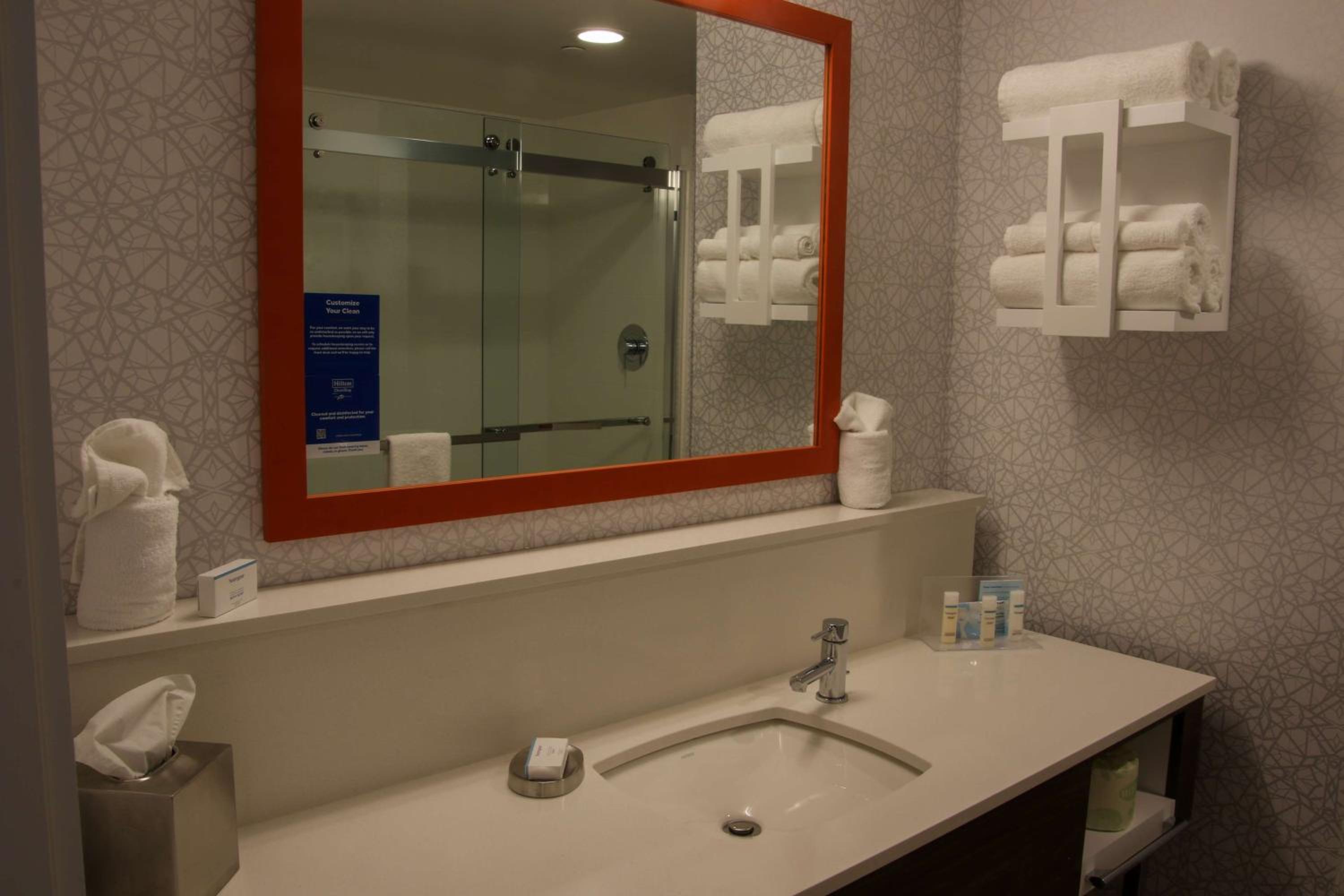 King Room with Mini Fridge - Non-Smoking - Photo 3