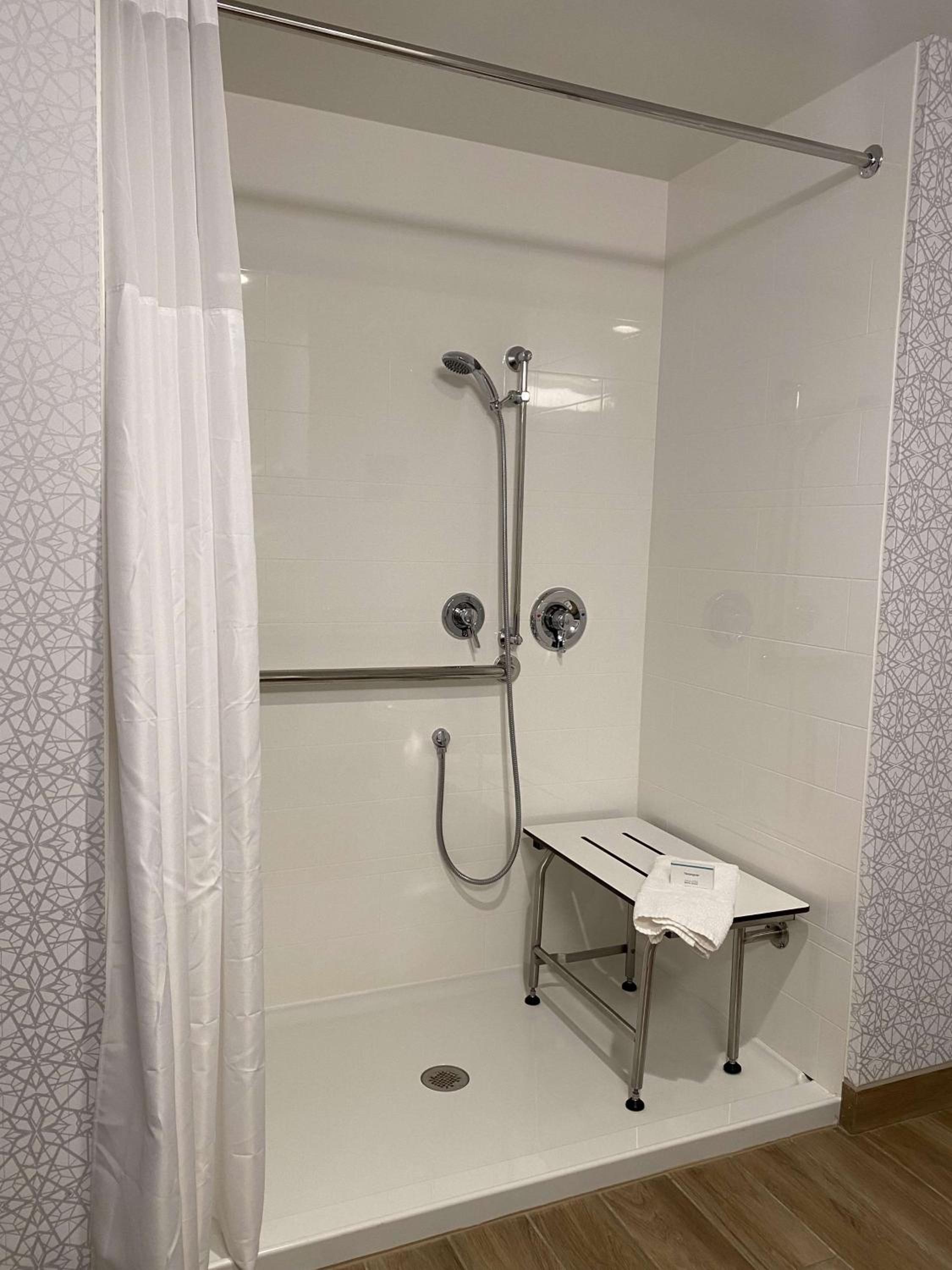 King Room - Mobility Access/Non-Smoking - Photo 3
