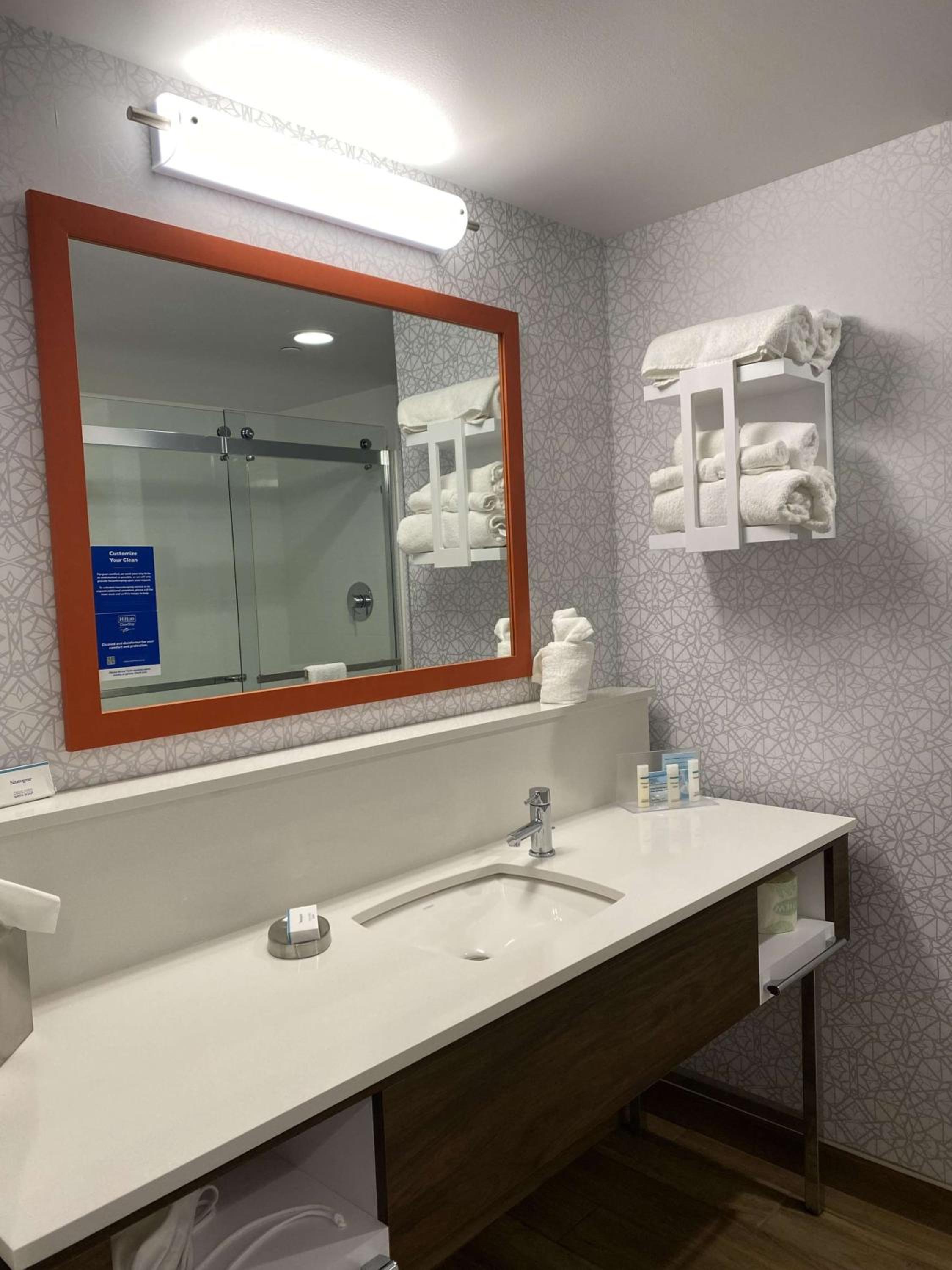King Room - Hearing Access/Non-Smoking - Photo 3
