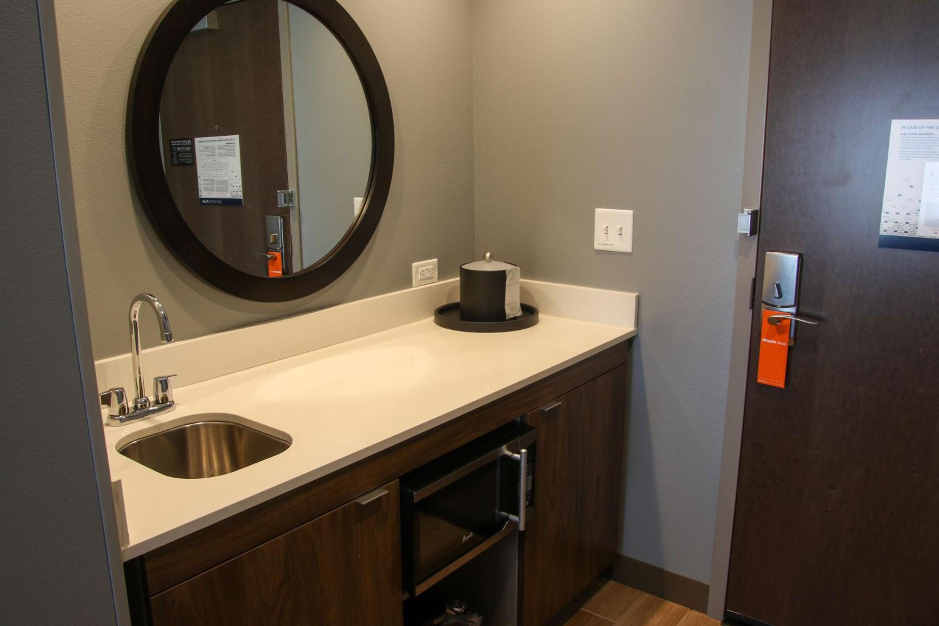 King Studio Suite - Hearing Access/Non-Smoking - Photo 7