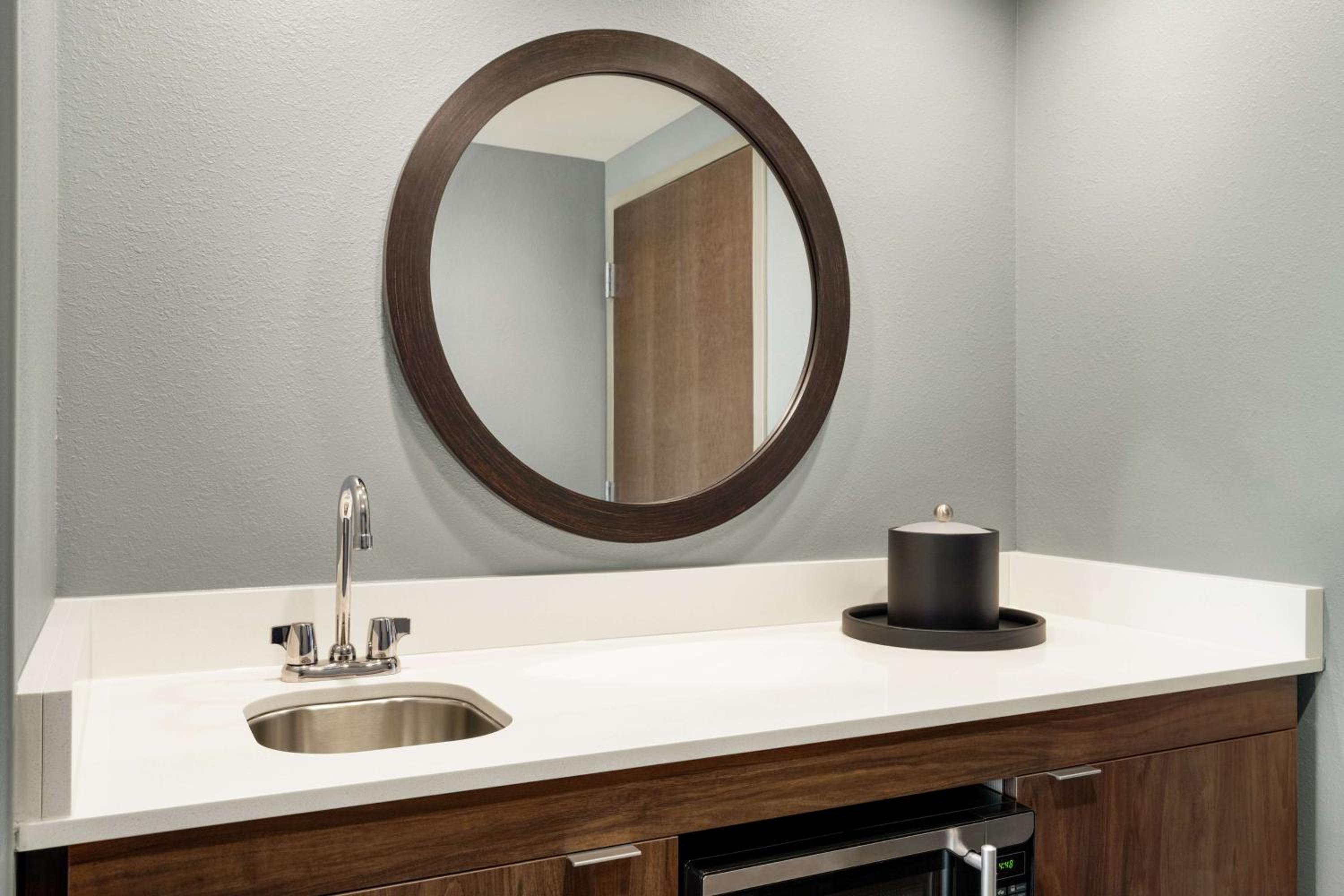 King Studio Suite - Hearing Access/Non-Smoking - Photo 4