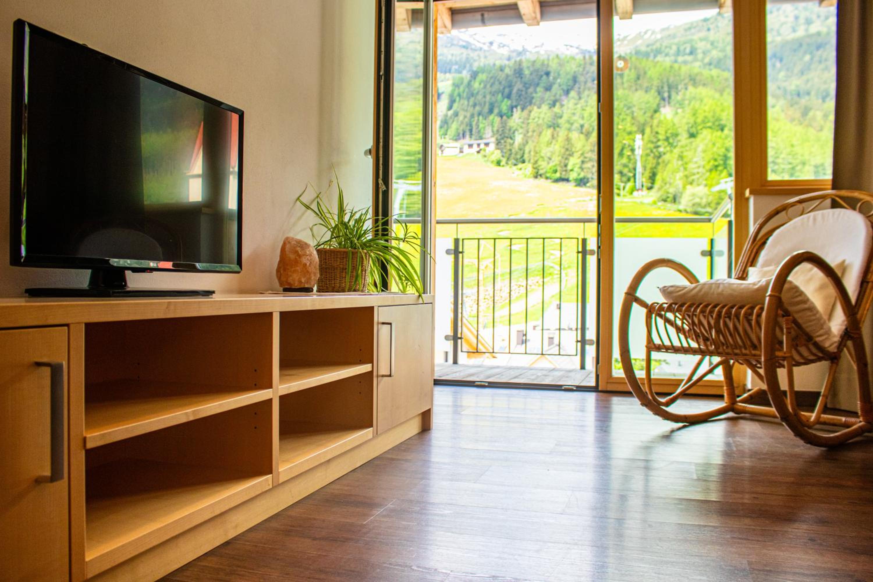 Apartment with Mountain View - Photo 1