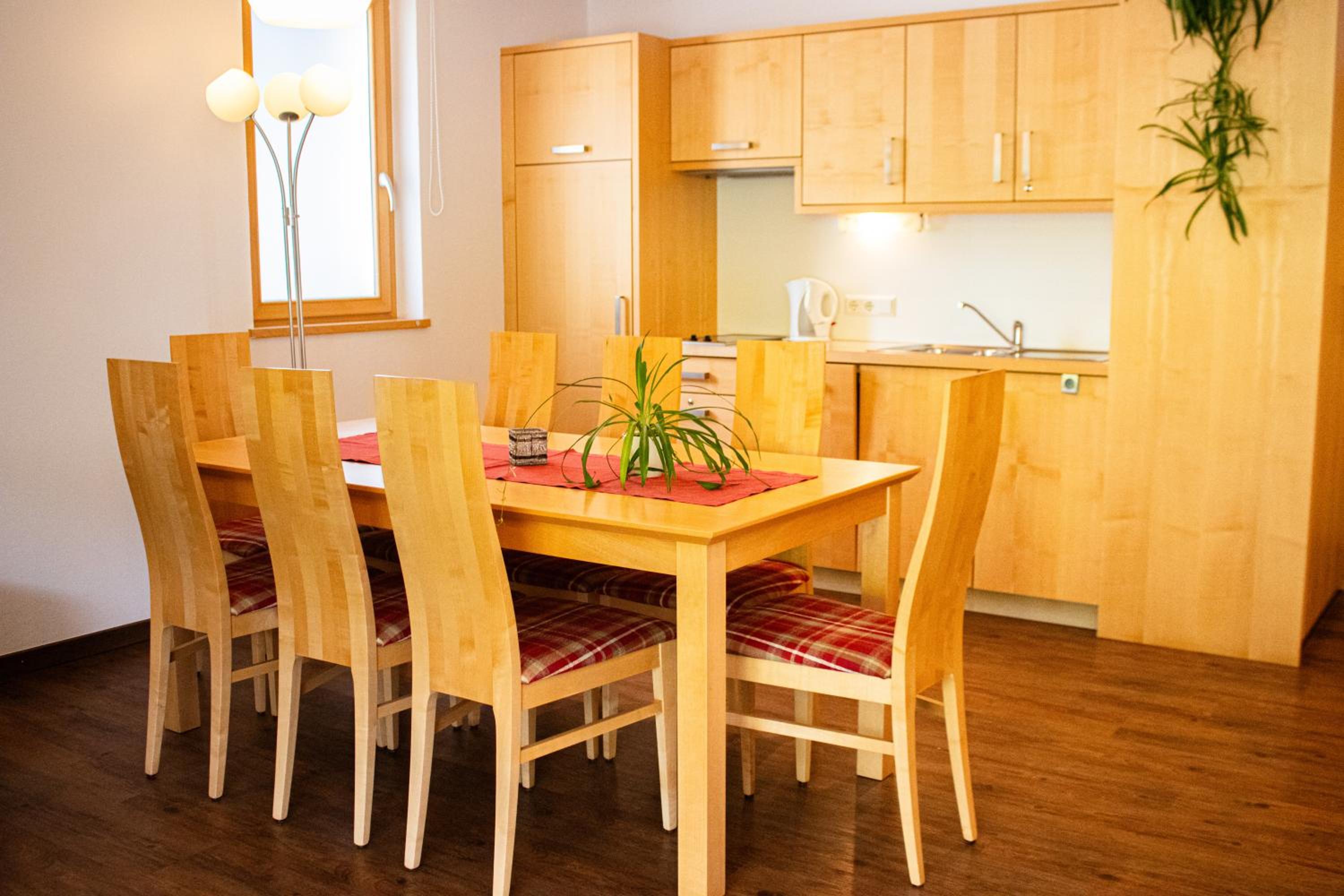 Apartment with Mountain View - Photo 2