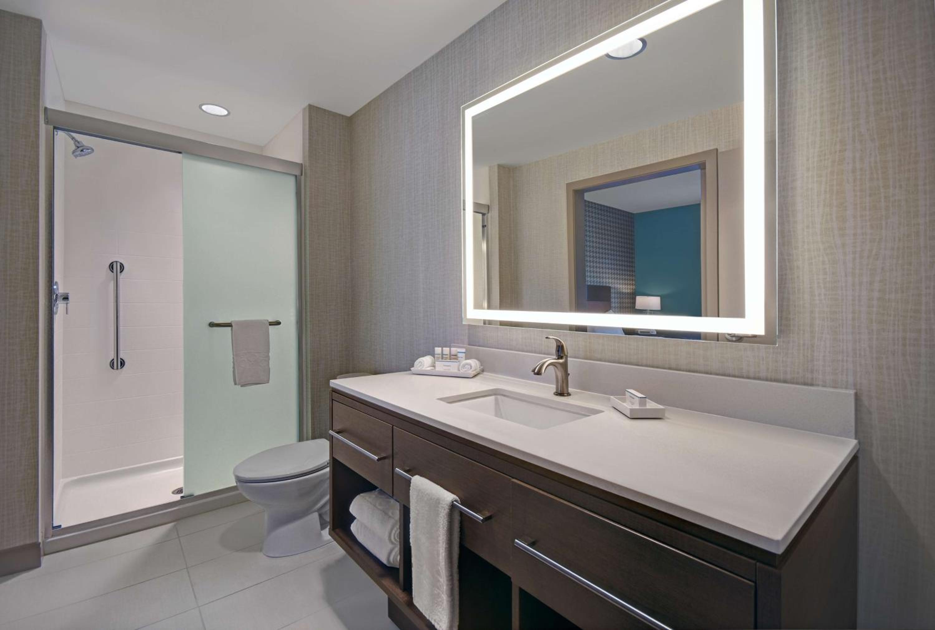 One-Bedroom King Suite - Non-Smoking - Photo 4