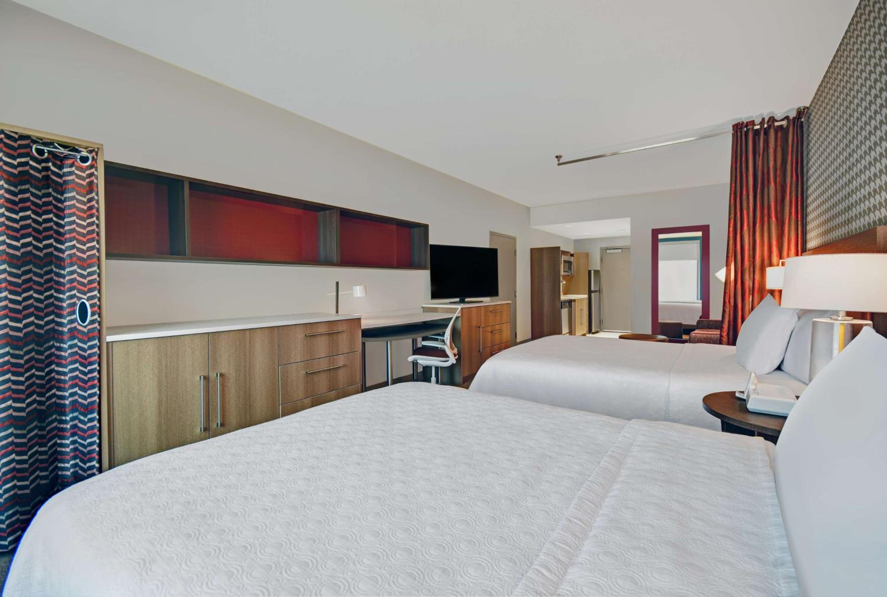 Queen Studio with Two Queen Beds - Non-Smoking - Photo 1