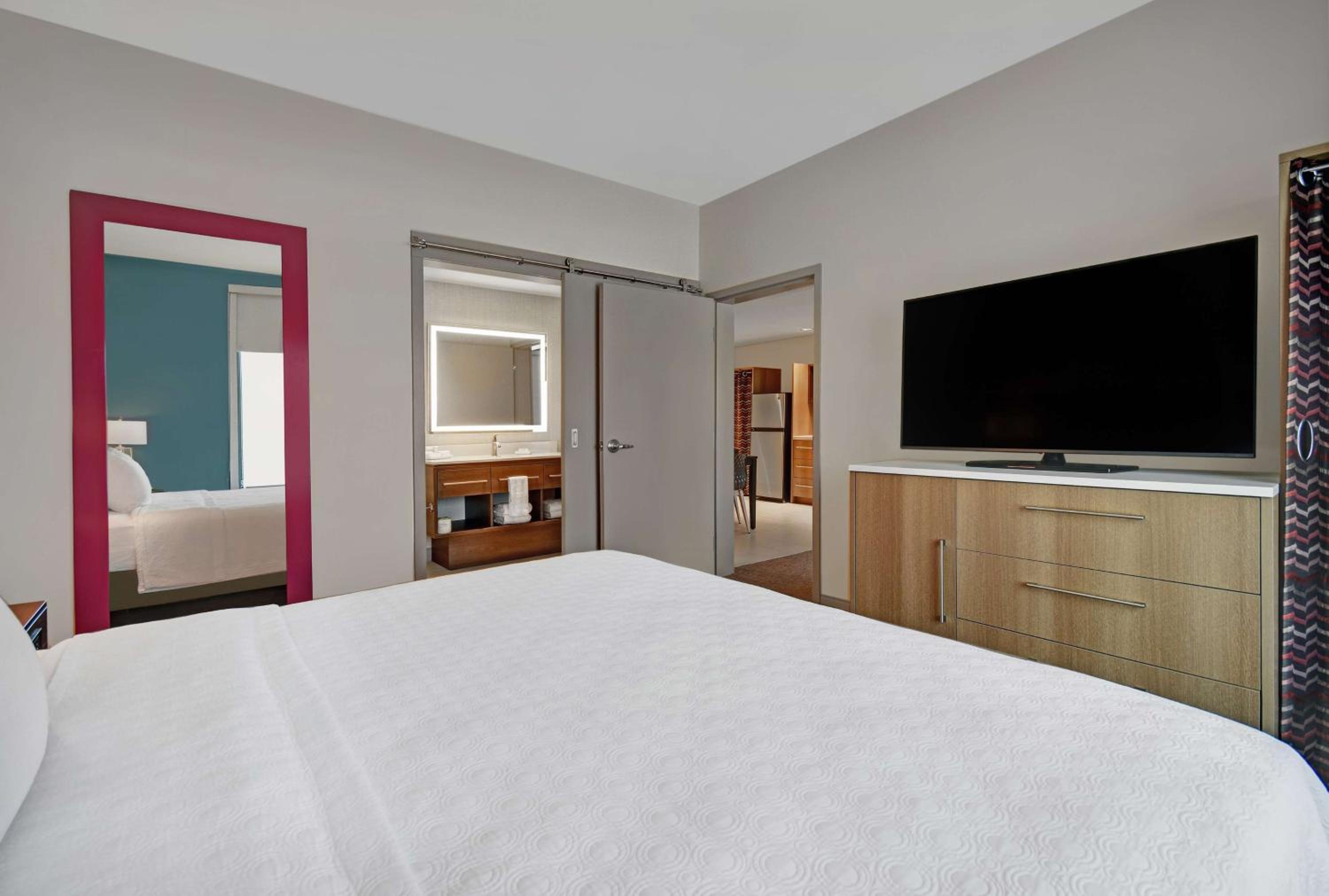One-Bedroom King Suite - Non-Smoking - Photo 1