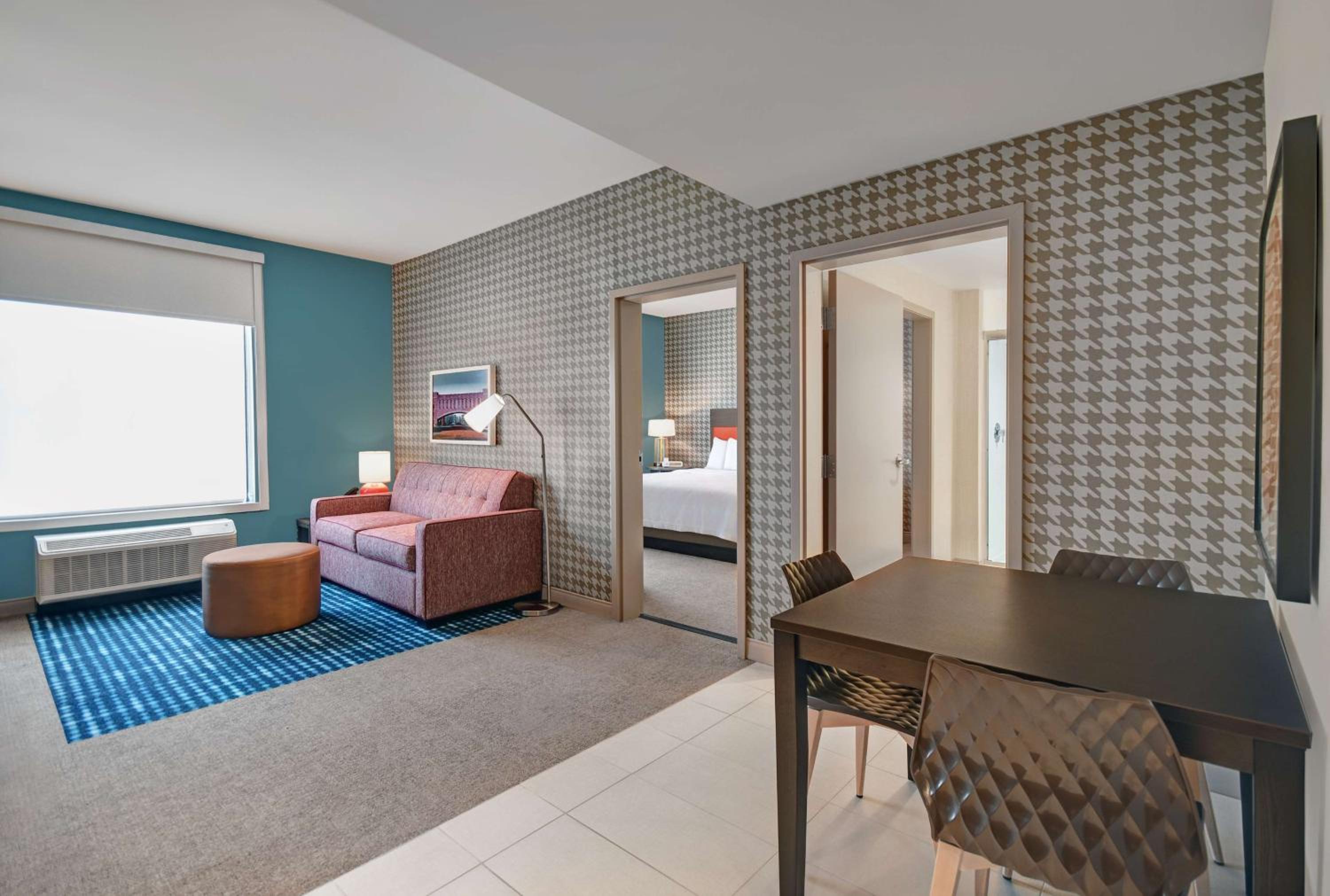 One-Bedroom King Suite - Non-Smoking - Photo 2