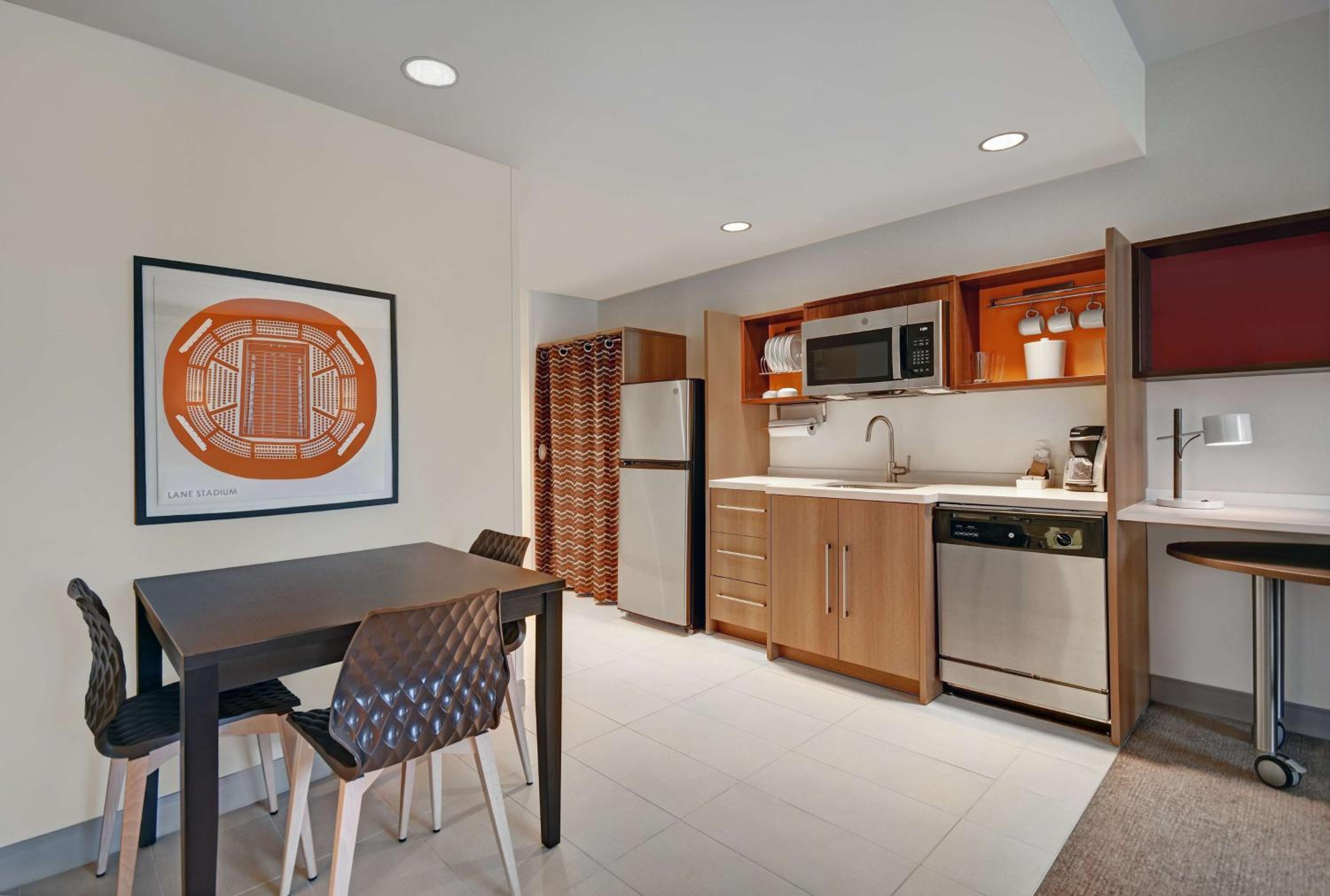 One-Bedroom King Suite - Non-Smoking - Photo 3