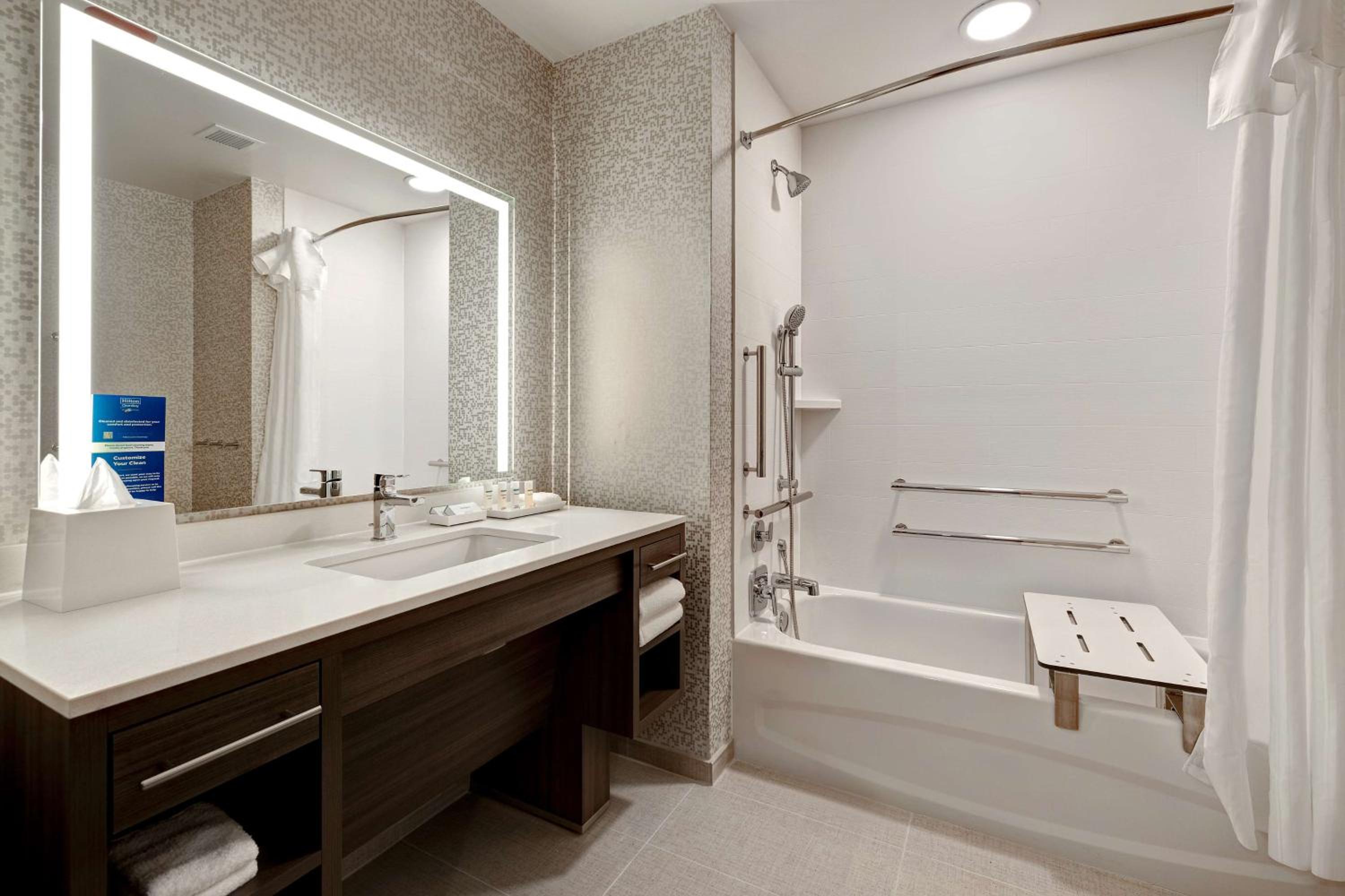 King Studio Suite - Mobility Access/Non-Smoking - Photo 2