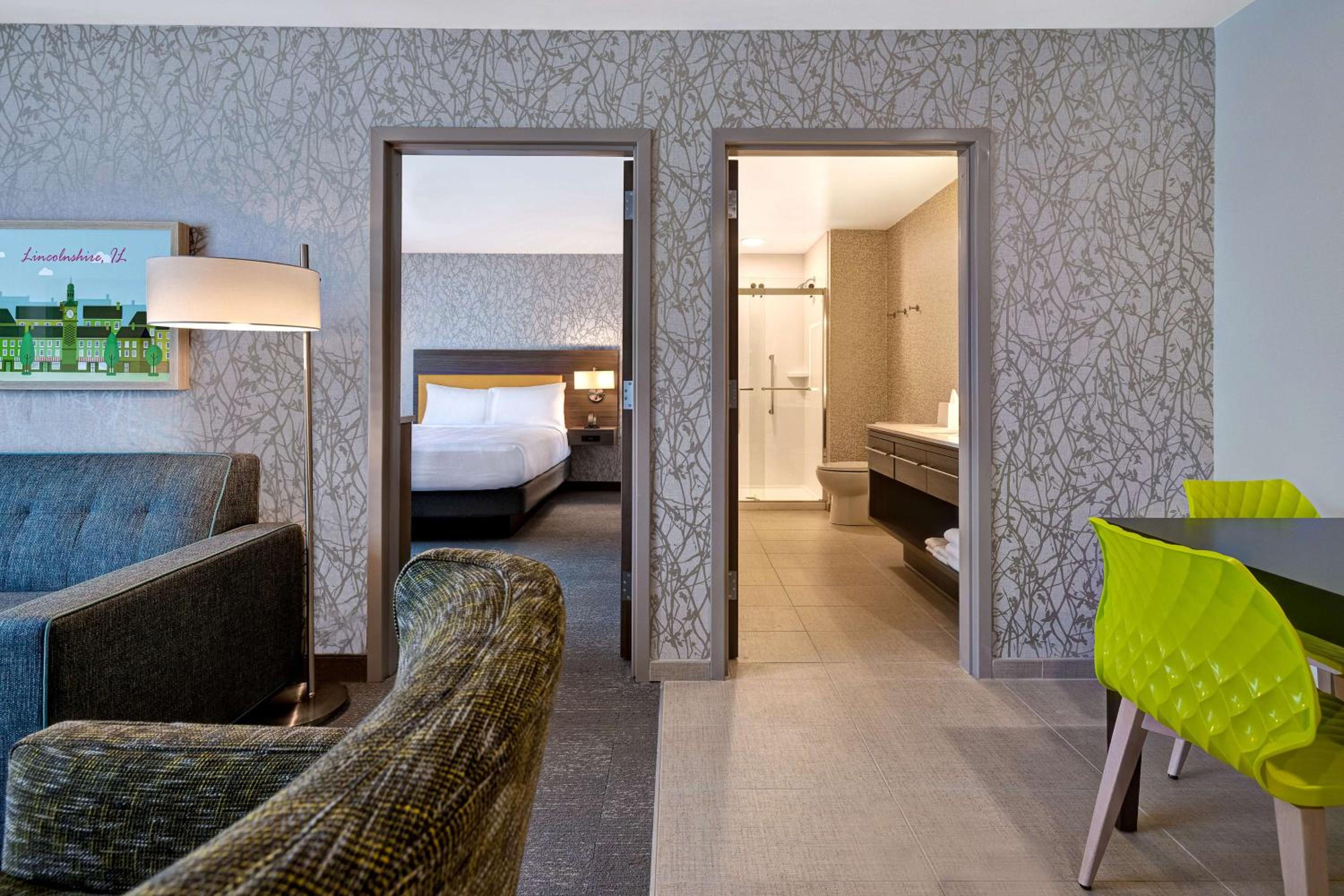 One-Bedroom Queen Suite - Non-Smoking - Photo 7
