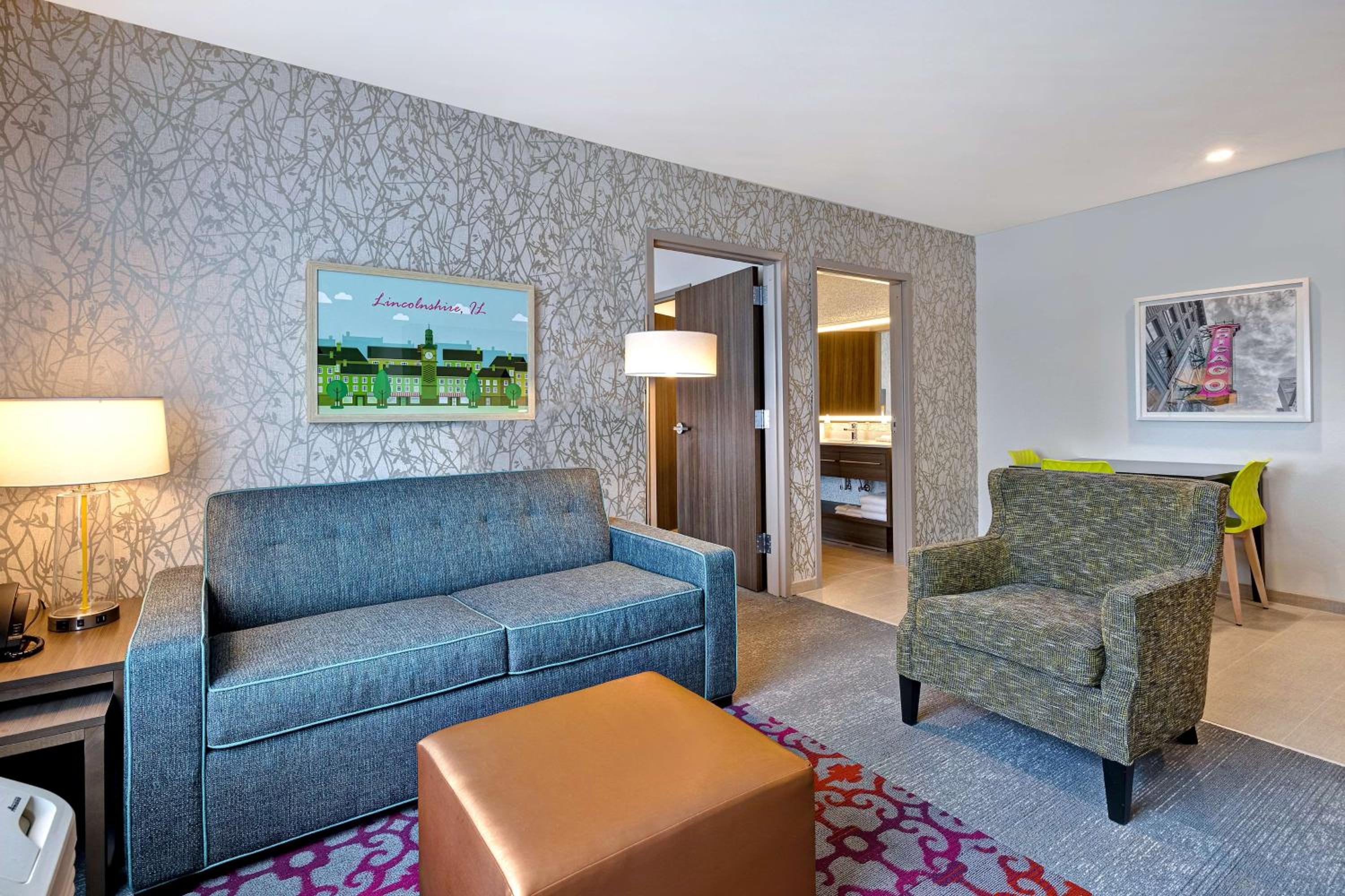 One-Bedroom Queen Suite - Non-Smoking - Photo 4