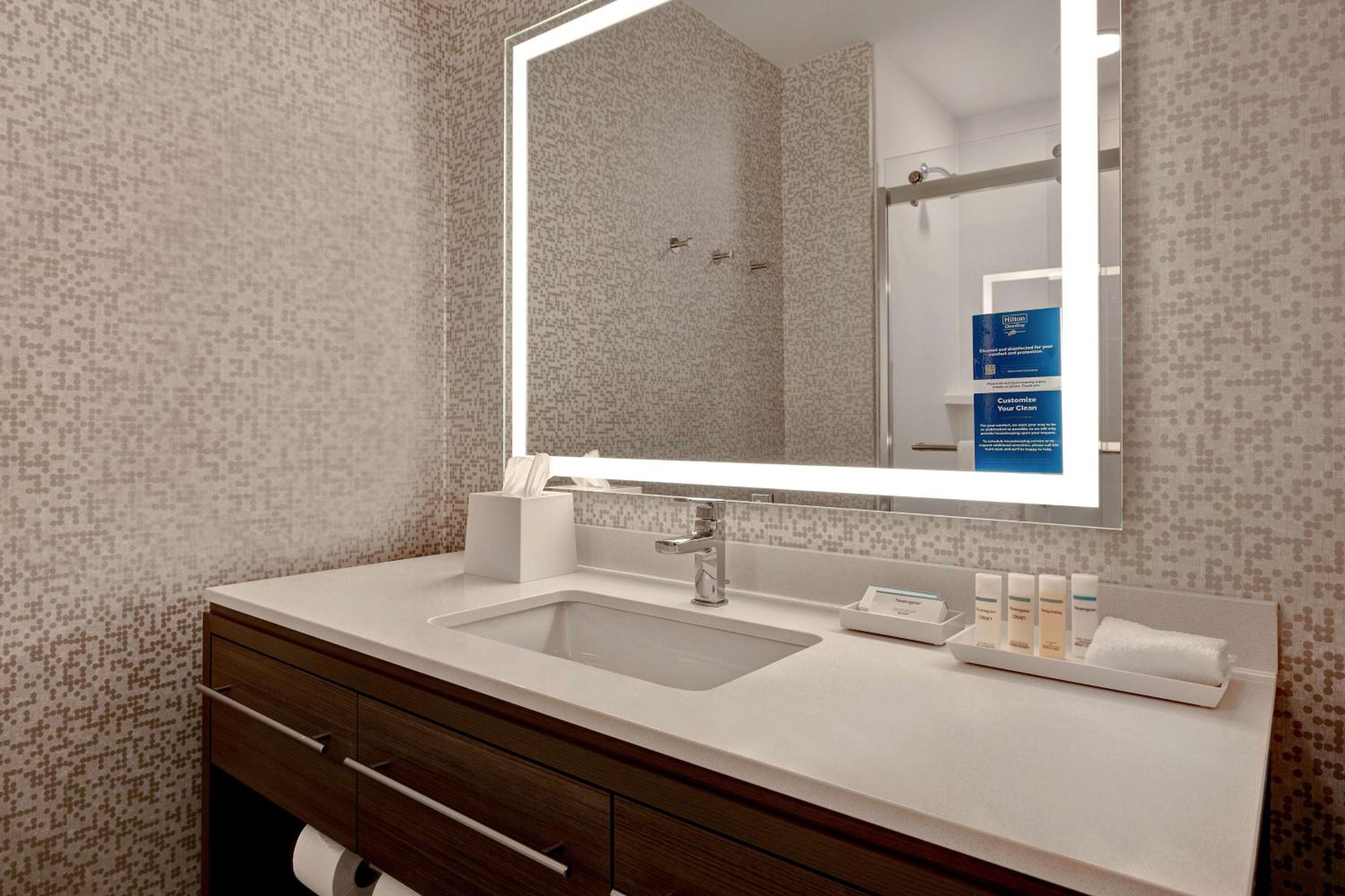 King Studio Suite - Non-Smoking - Photo 2