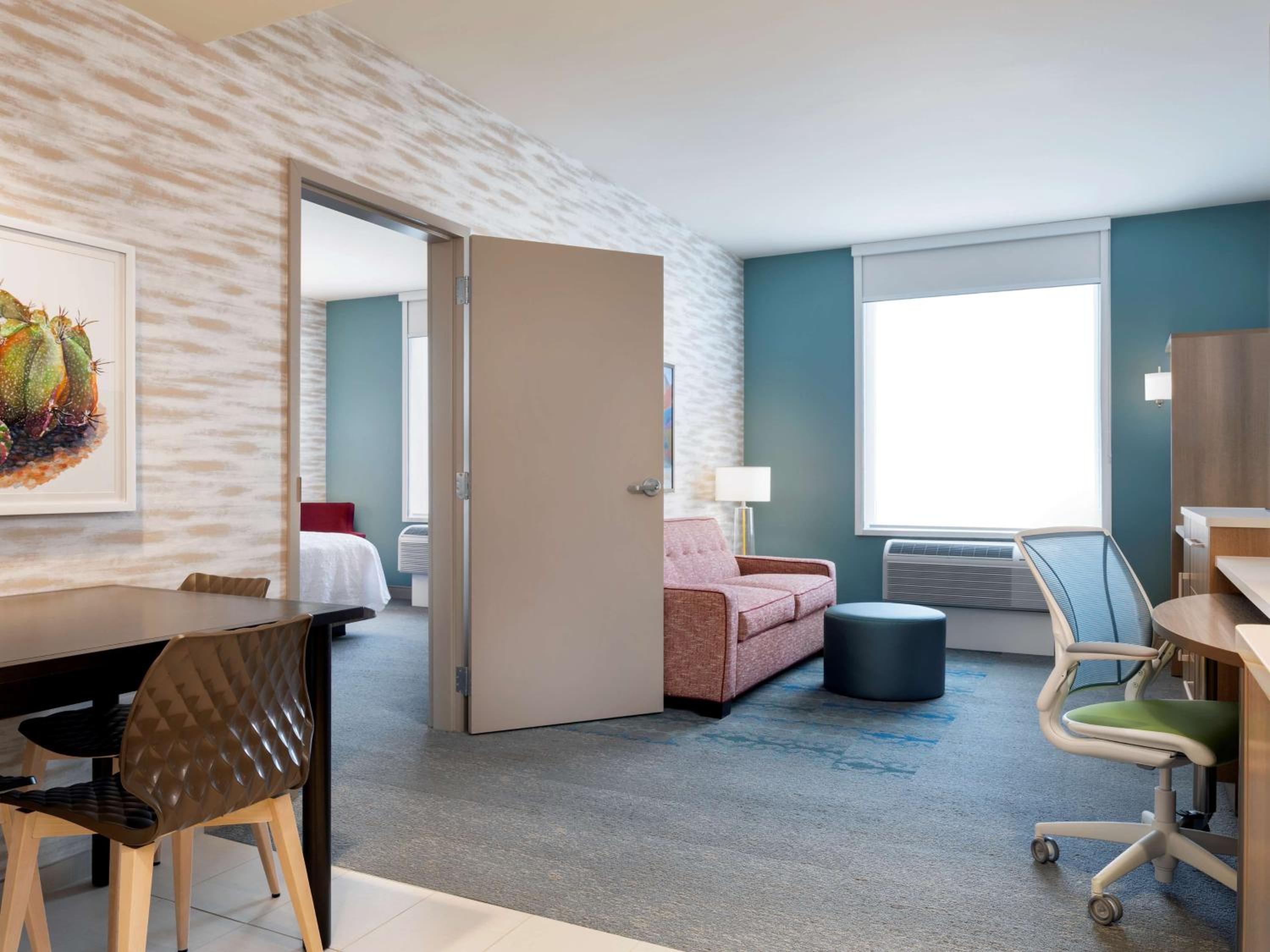 King Suite - Hearing Access/Non-Smoking - Photo 1
