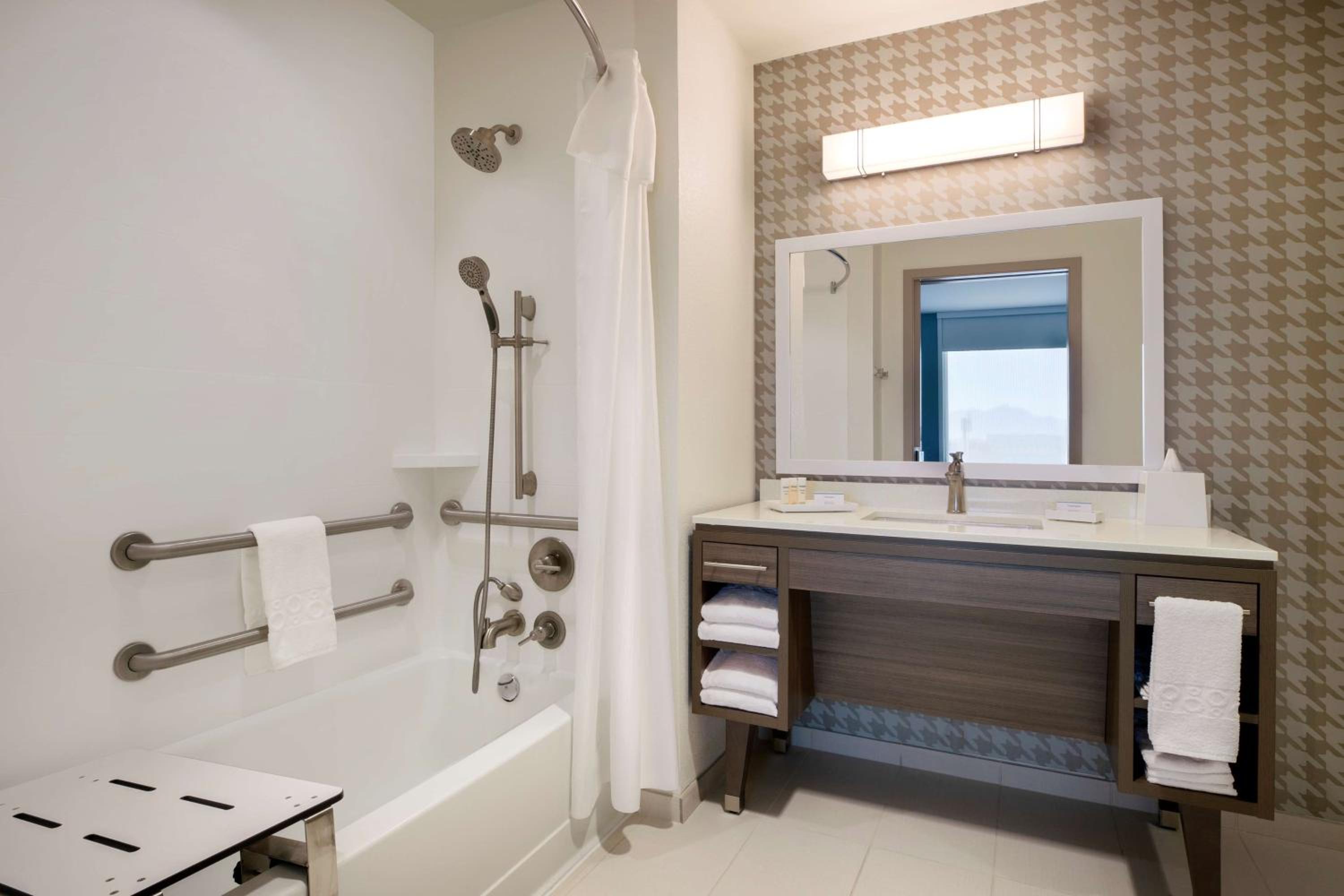 King Studio Suite - Mobility Access/Non-Smoking - Photo 3