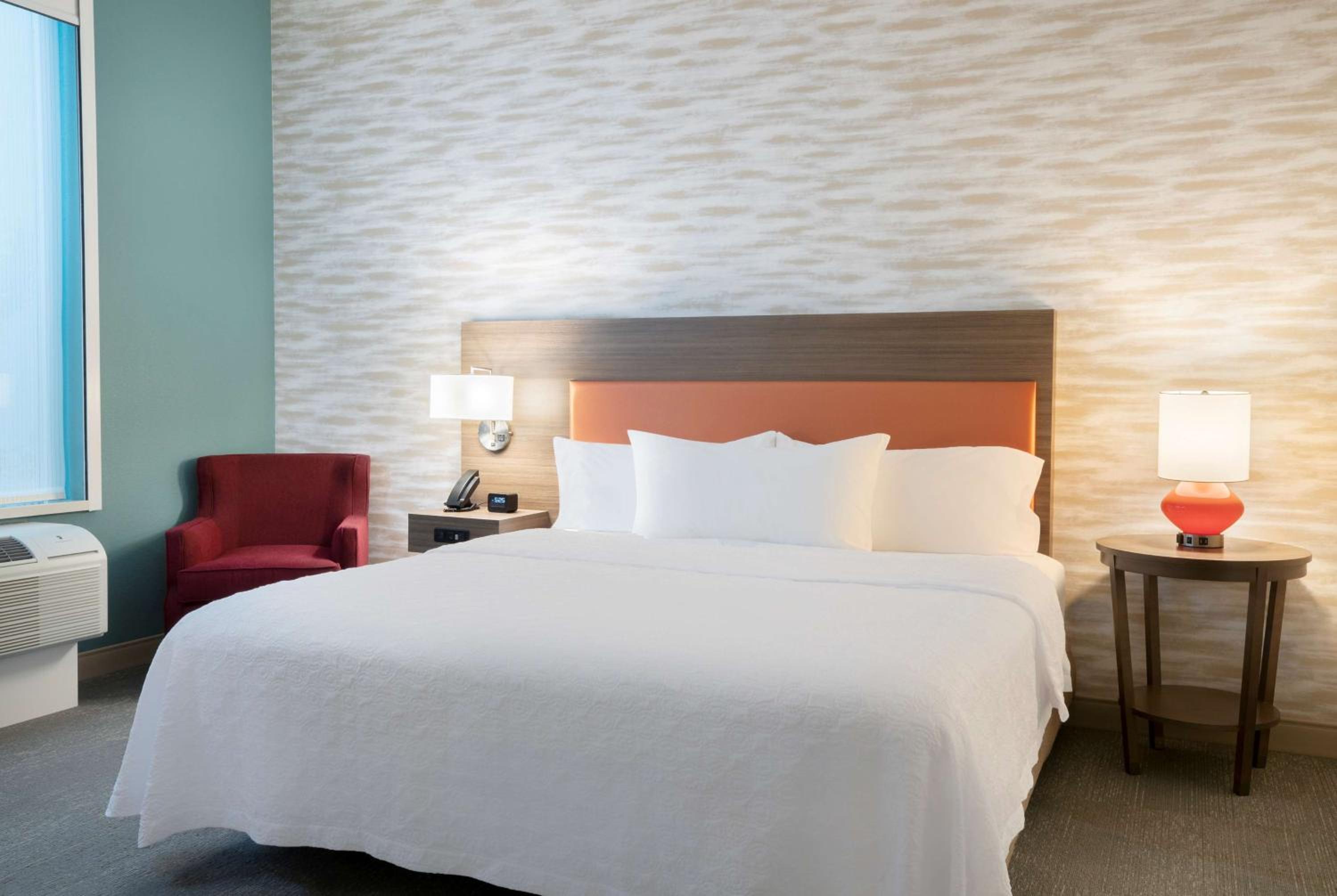 King Suite - Mobility Access/Non-Smoking - Photo 1