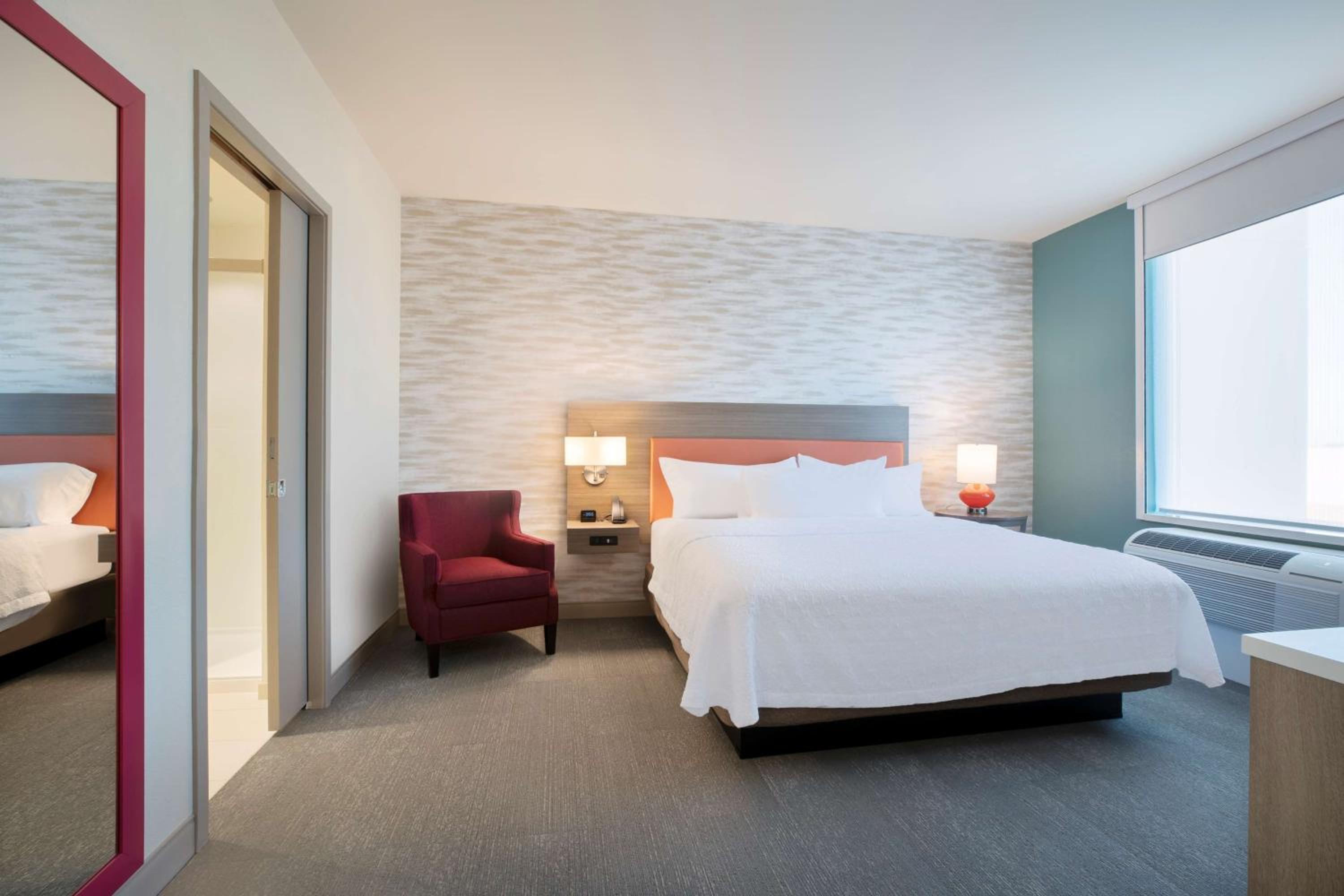 One-Bedroom King Suite - Non-Smoking - Photo 1