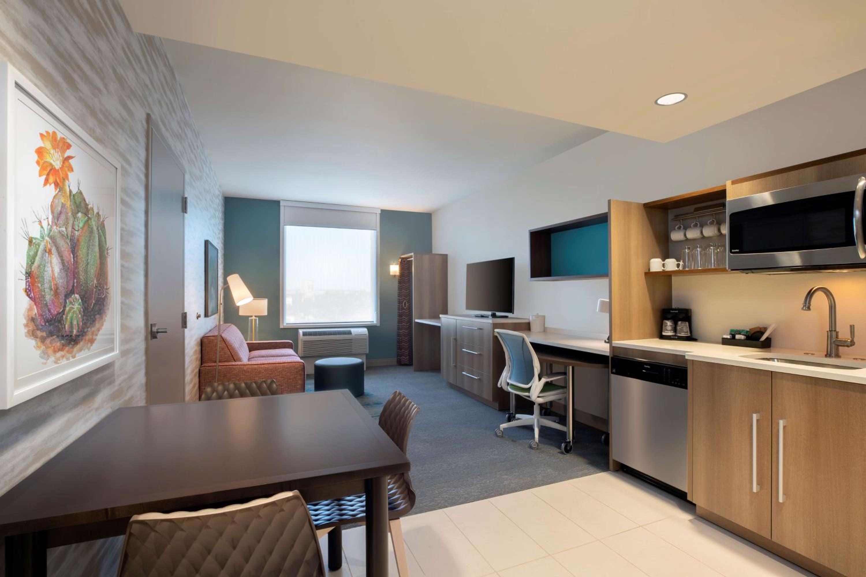 One-Bedroom King Suite - Non-Smoking - Photo 5