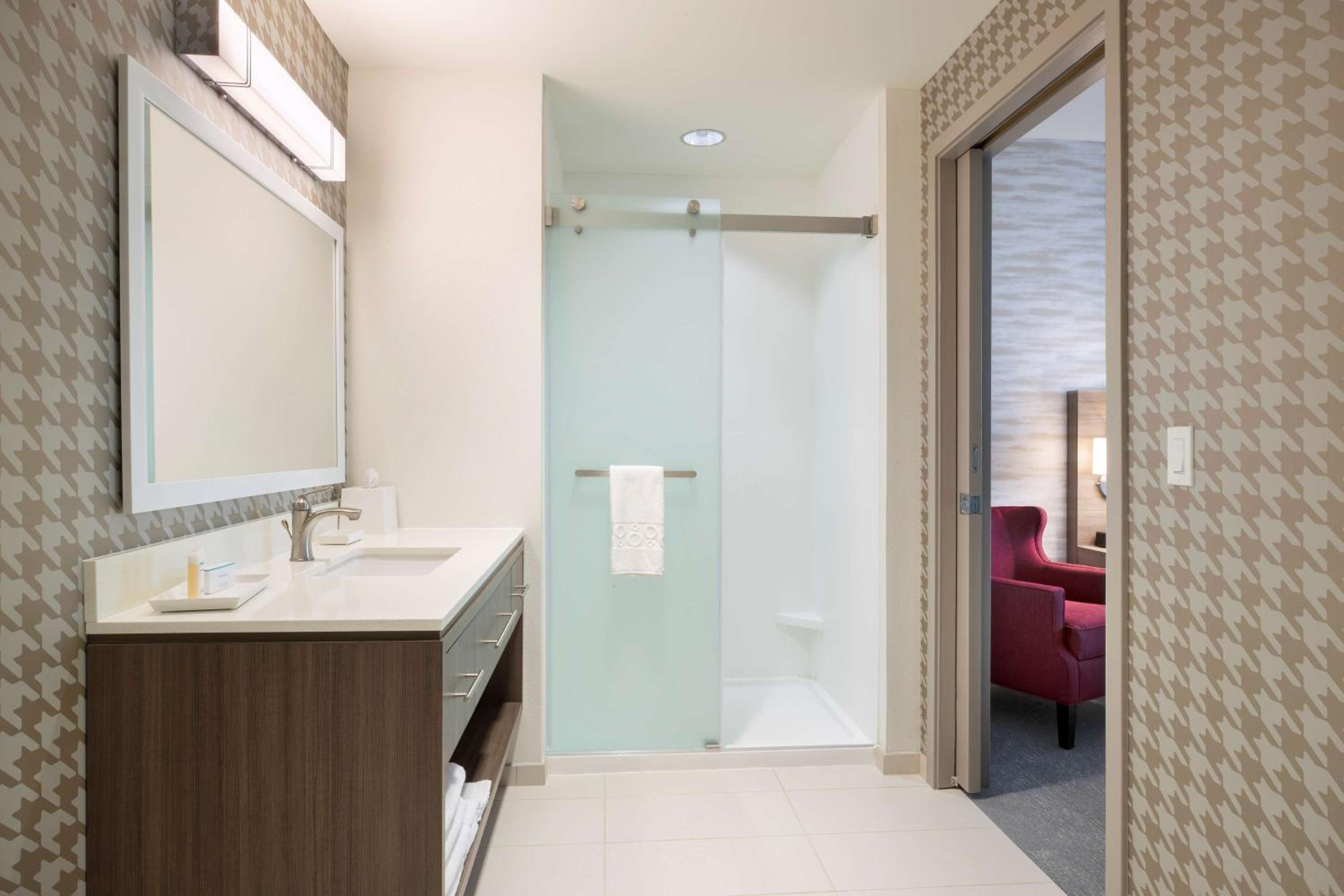 One-Bedroom King Suite - Non-Smoking - Photo 7