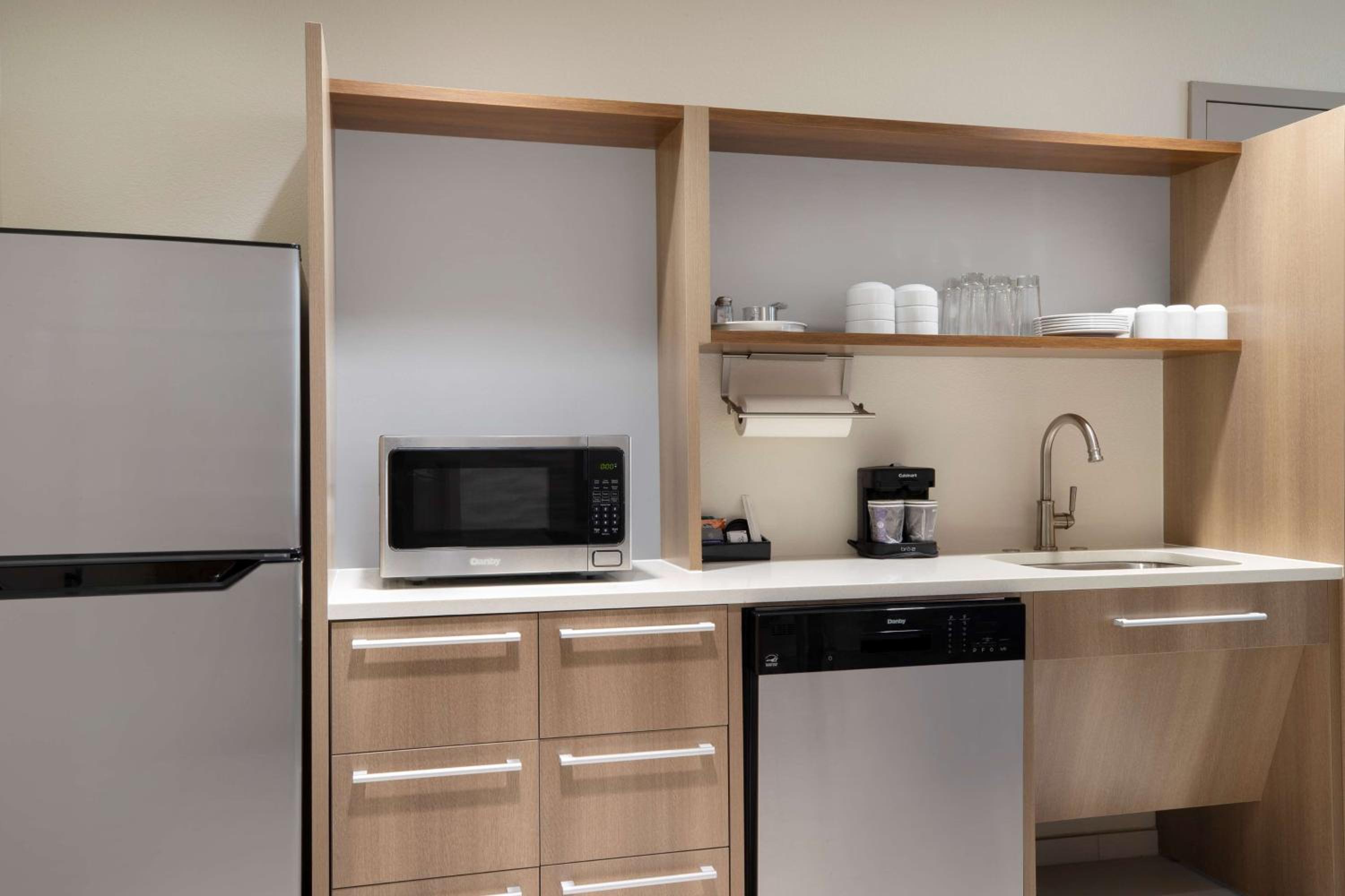 King Suite - Mobility Access/Non-Smoking - Photo 4