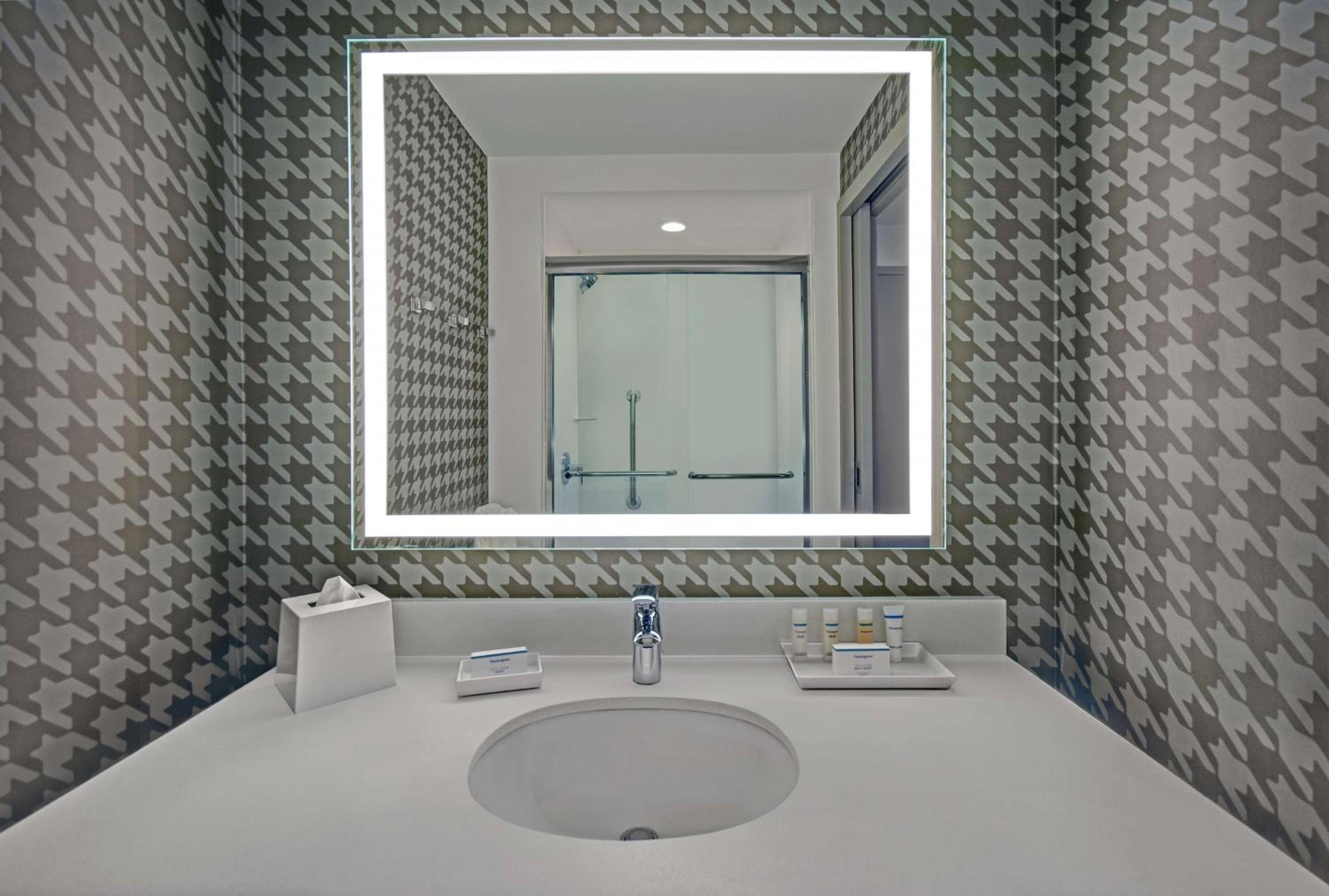 King Studio Suite - Non-Smoking - Photo 4
