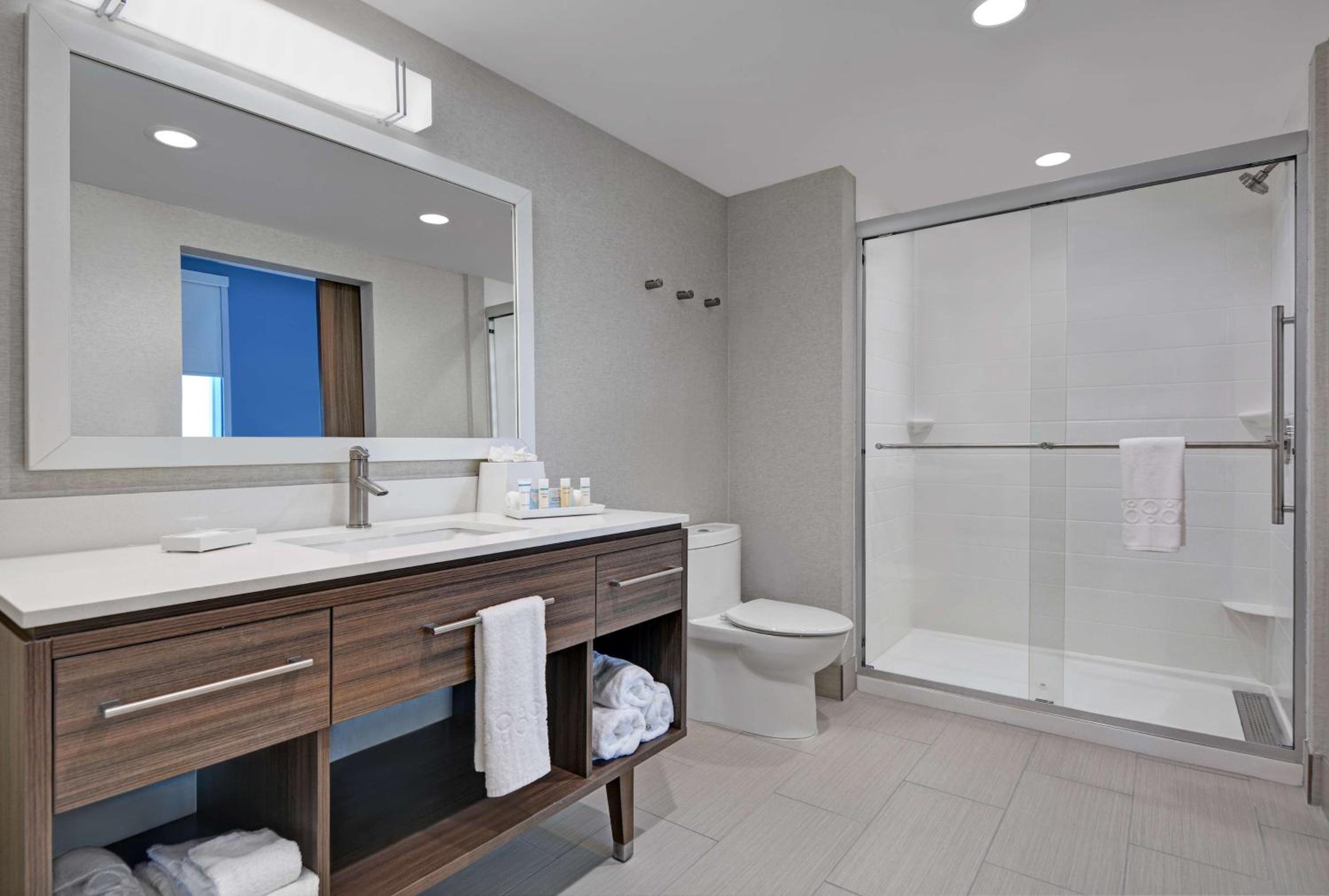 One-Bedroom King Suite - Non-Smoking - Photo 2