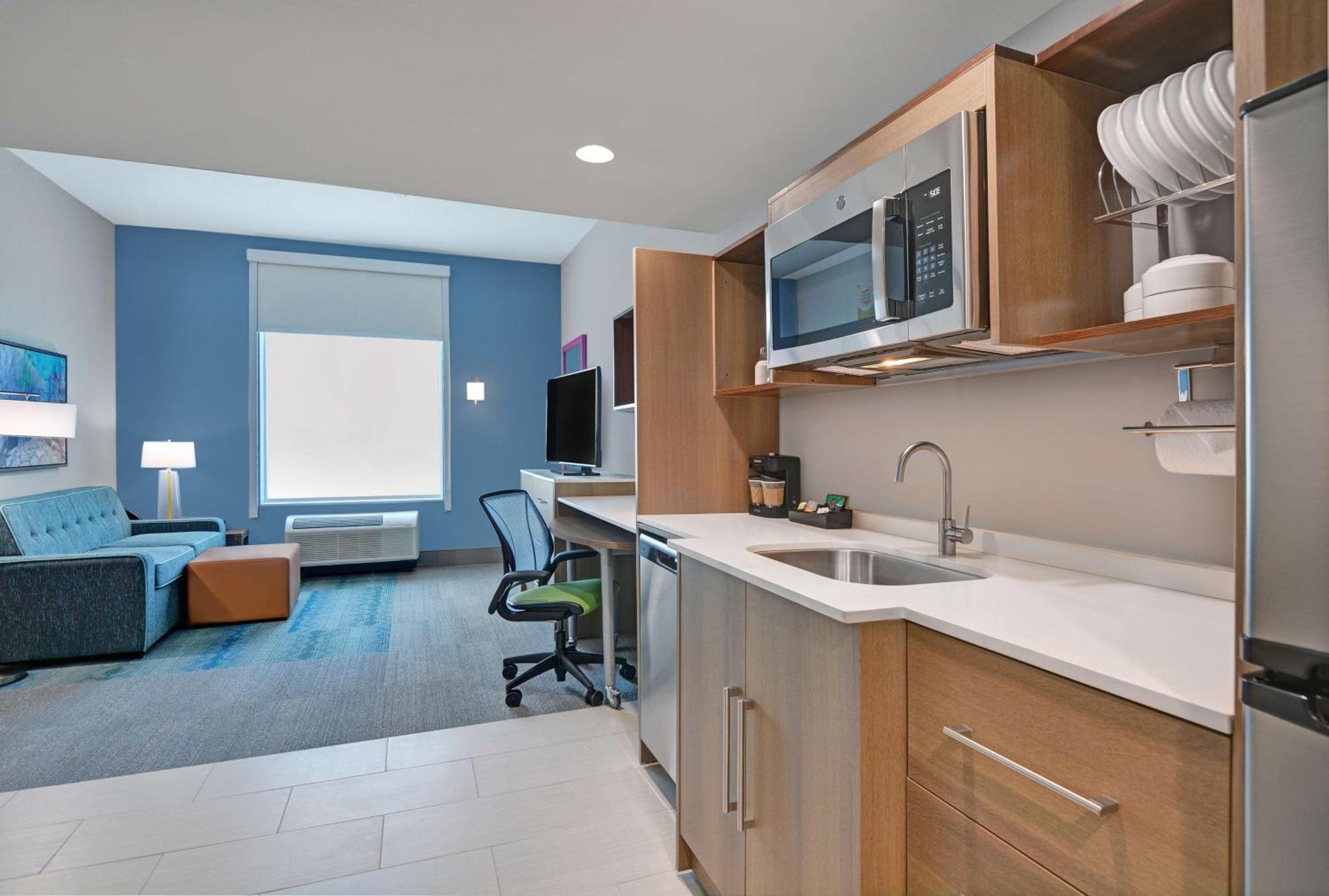 One-Bedroom King Suite - Non-Smoking - Photo 3