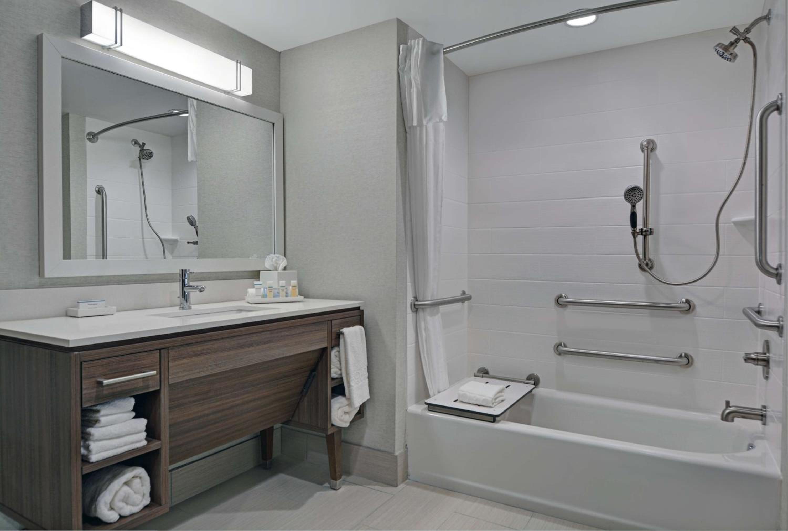 King Studio Suite - Mobility Access/Non-Smoking - Photo 2