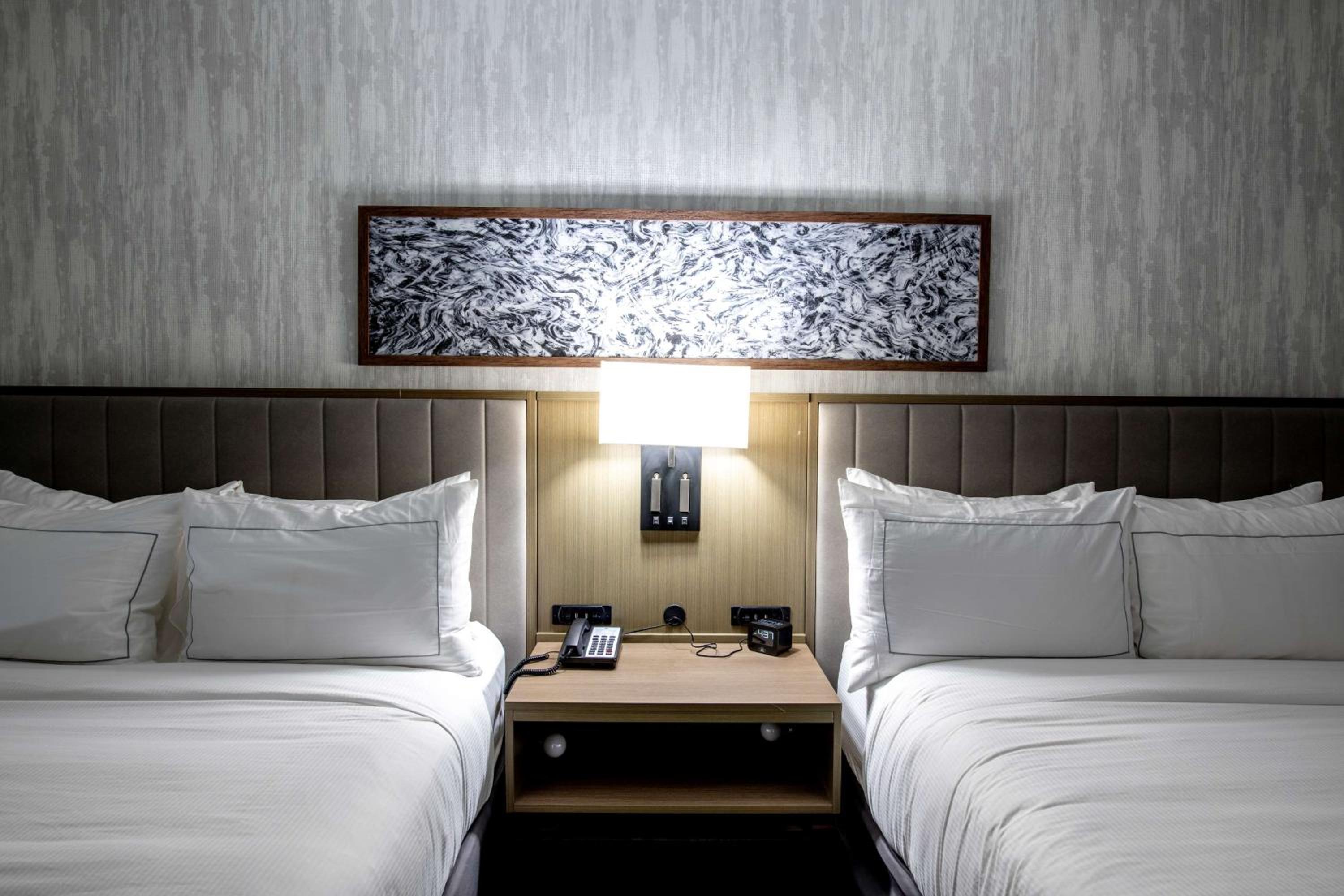 Queen Room with Two Queen Beds - Photo 2