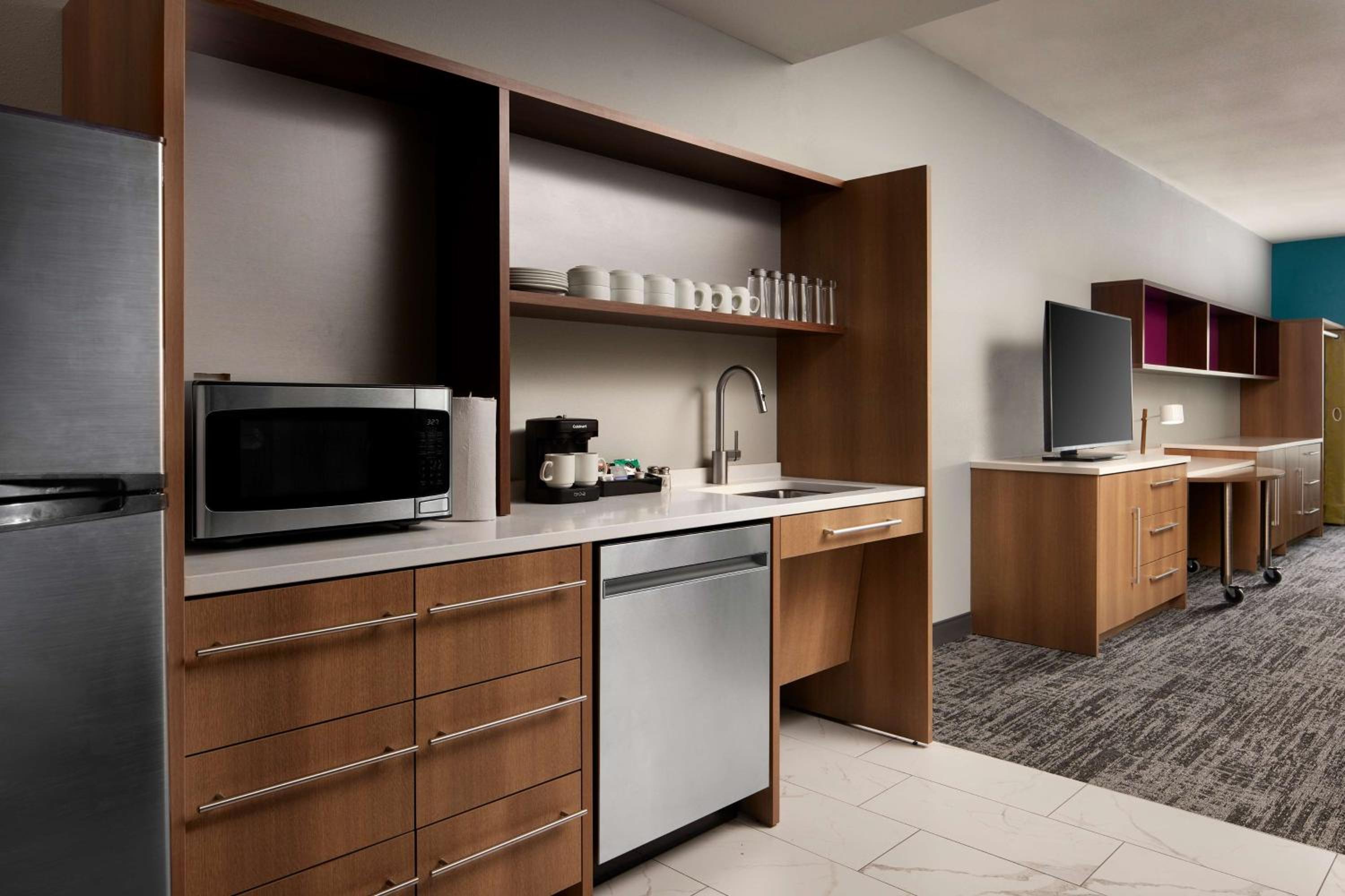 King Studio Suite - Non-Smoking - Photo 3