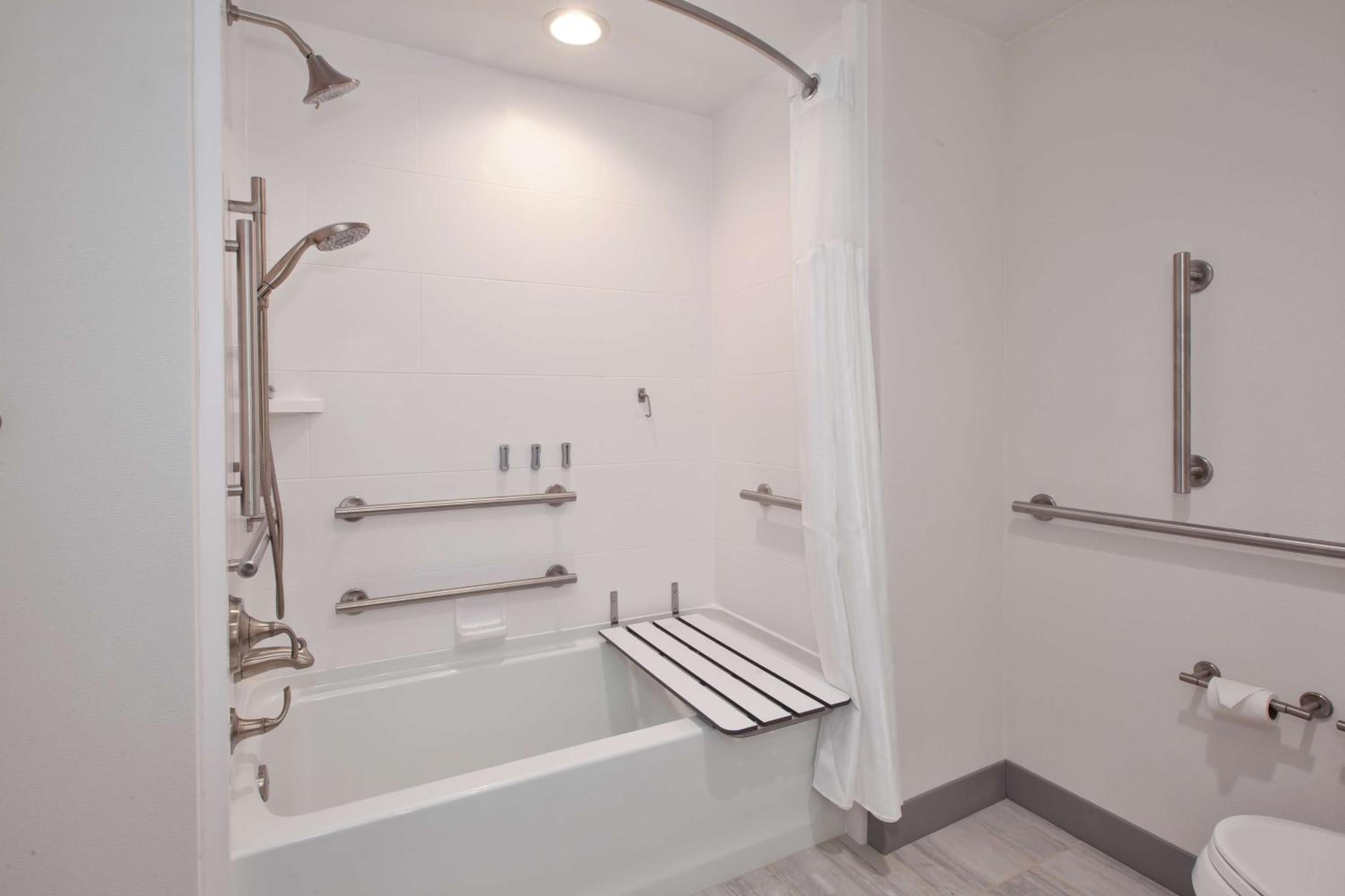 King Room with Mobility Accessible Tub - Photo 2