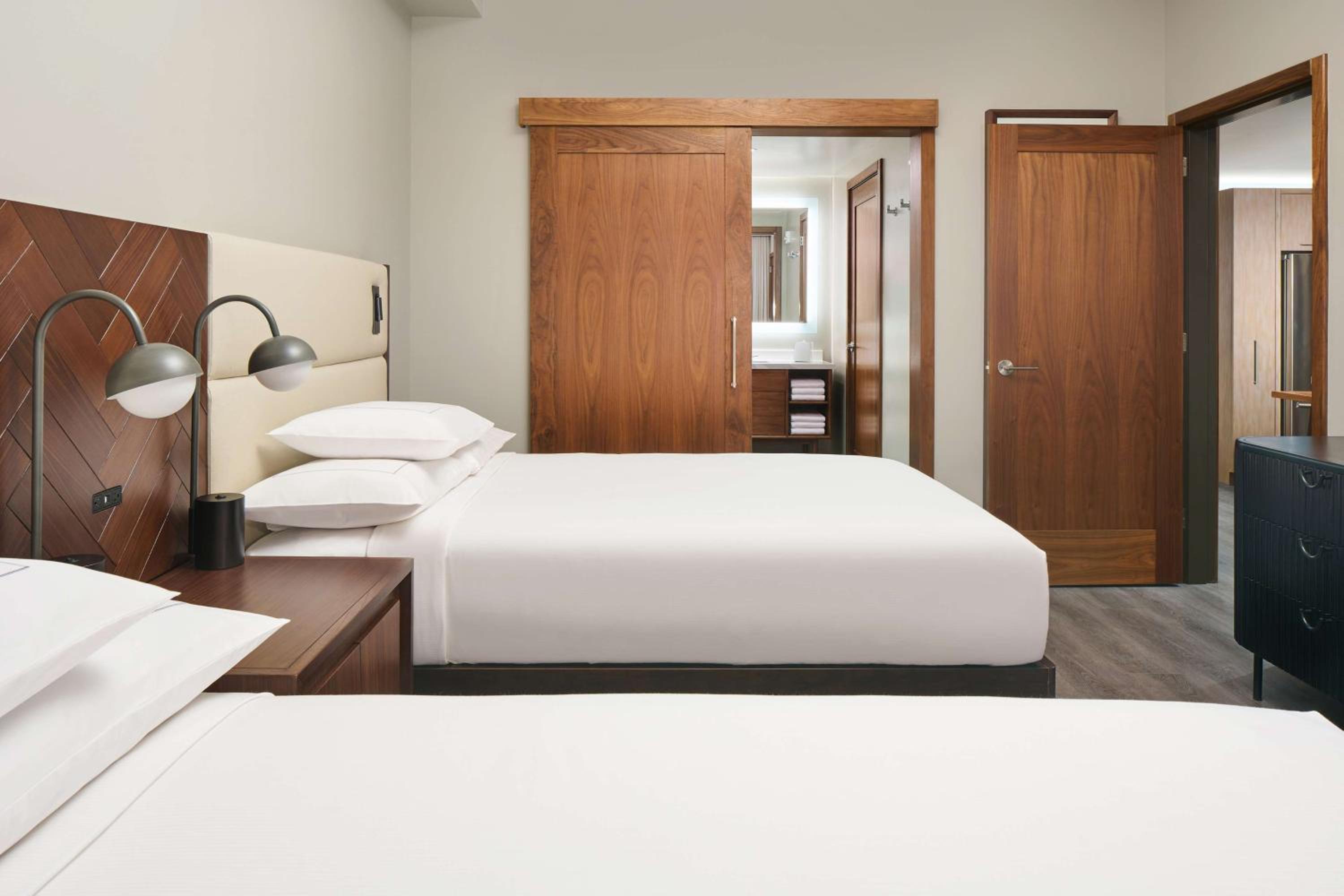 One-Bedroom Suite with Two Double Beds - Photo 3
