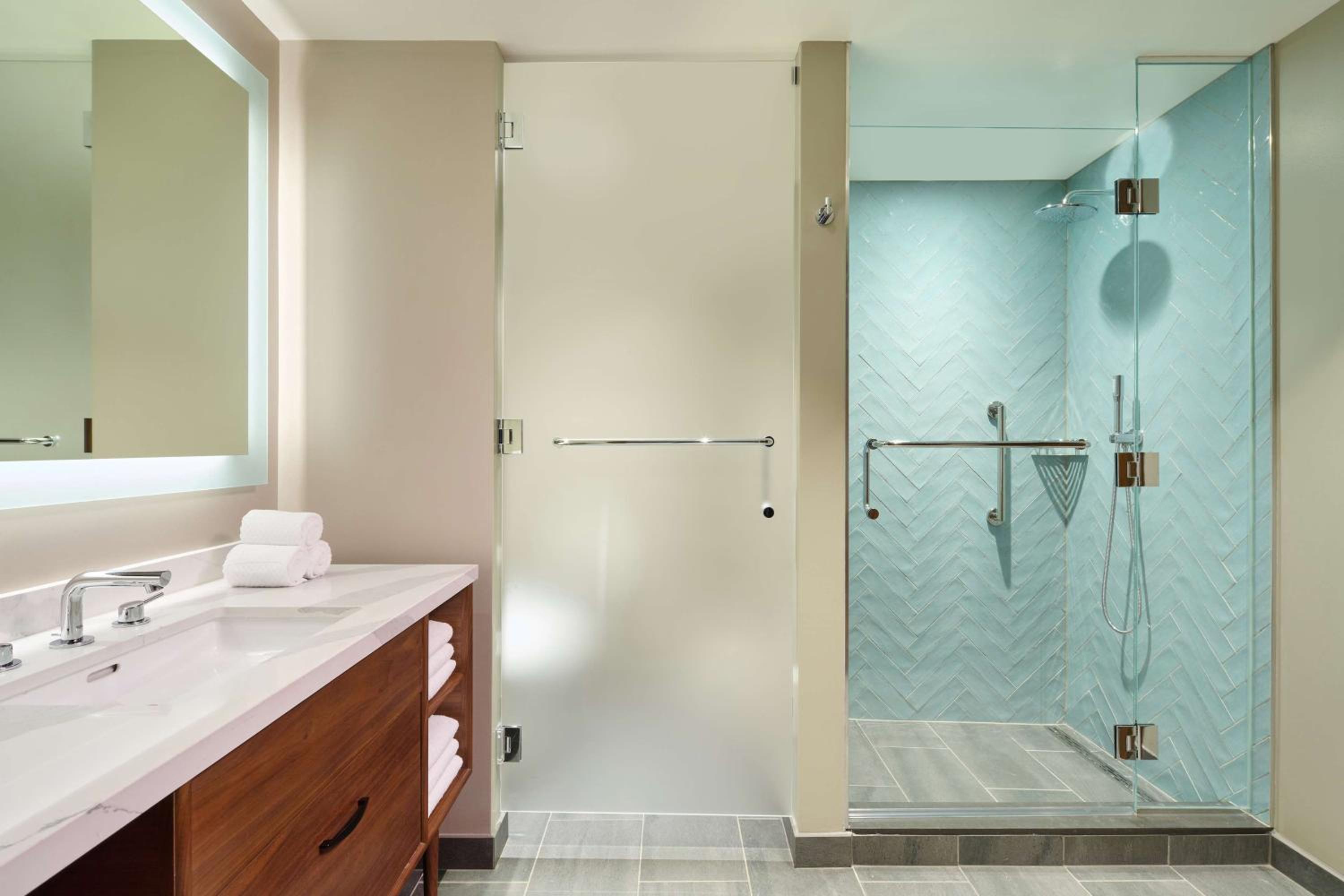 One-Bedroom Suite with Two Double Beds - Photo 4