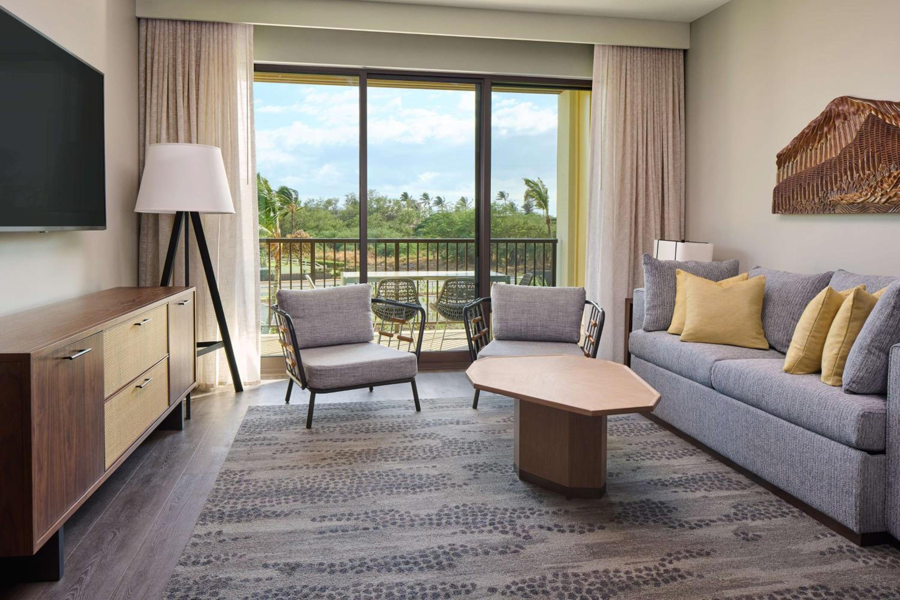One-Bedroom King Suite with Resort View - Photo 5
