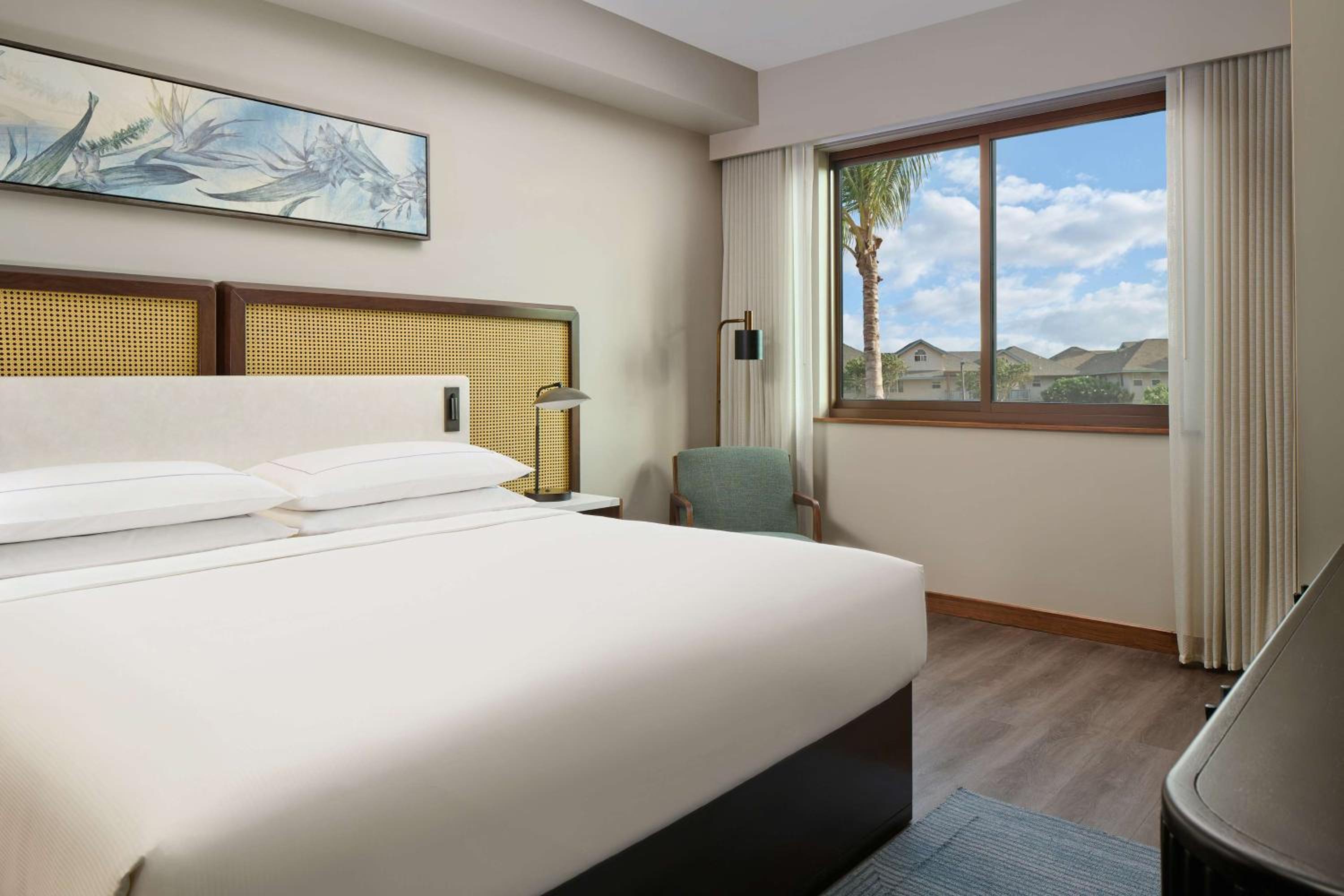 One-Bedroom King Suite with Resort View - Photo 4