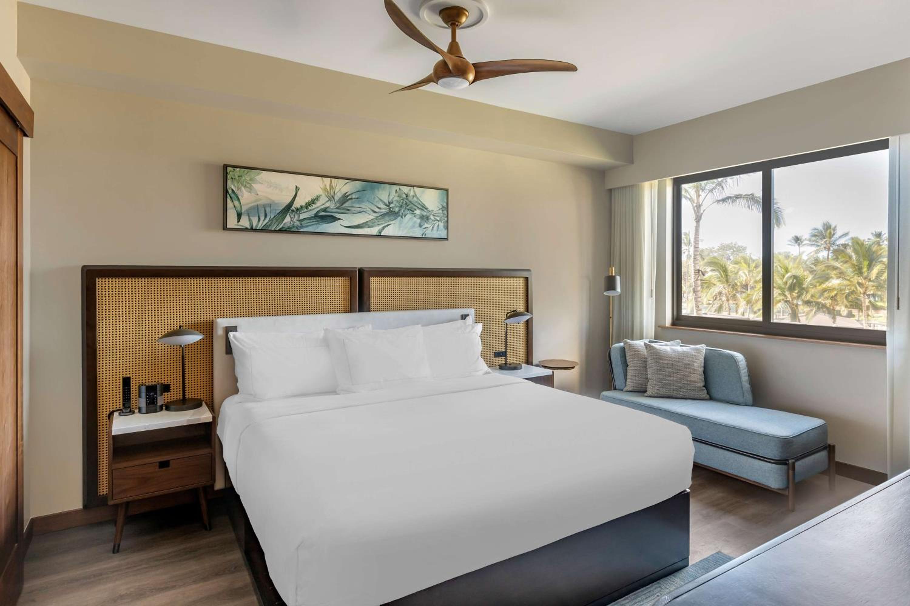 Two-Bedroom Deluxe King Suite with Two Double Beds and Partial Ocean View - Photo 2