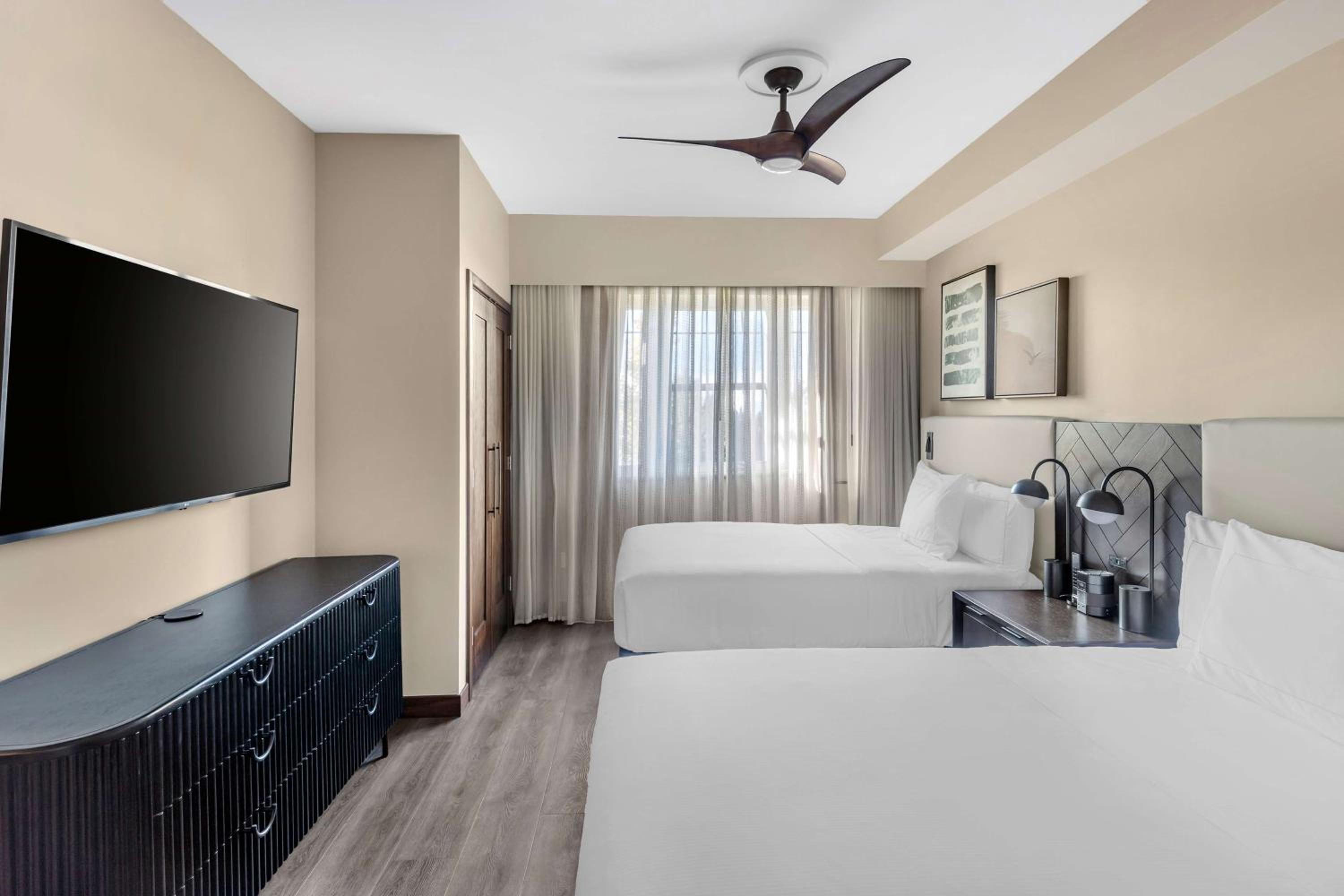 Two-Bedroom Deluxe King Suite with Two Double Beds and Partial Ocean View - Photo 1