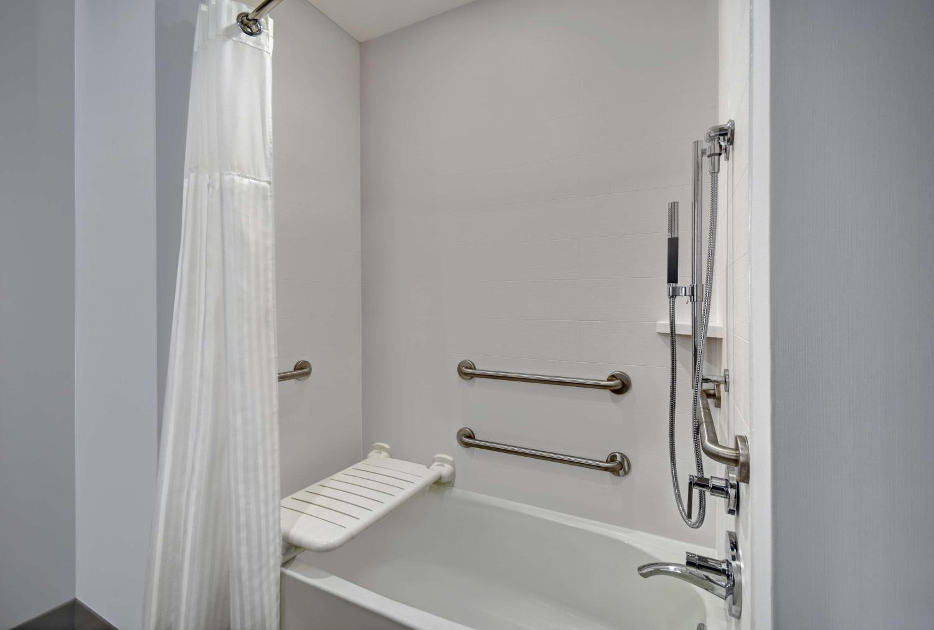 King Room with Mobility Accessible Tub - Photo 2