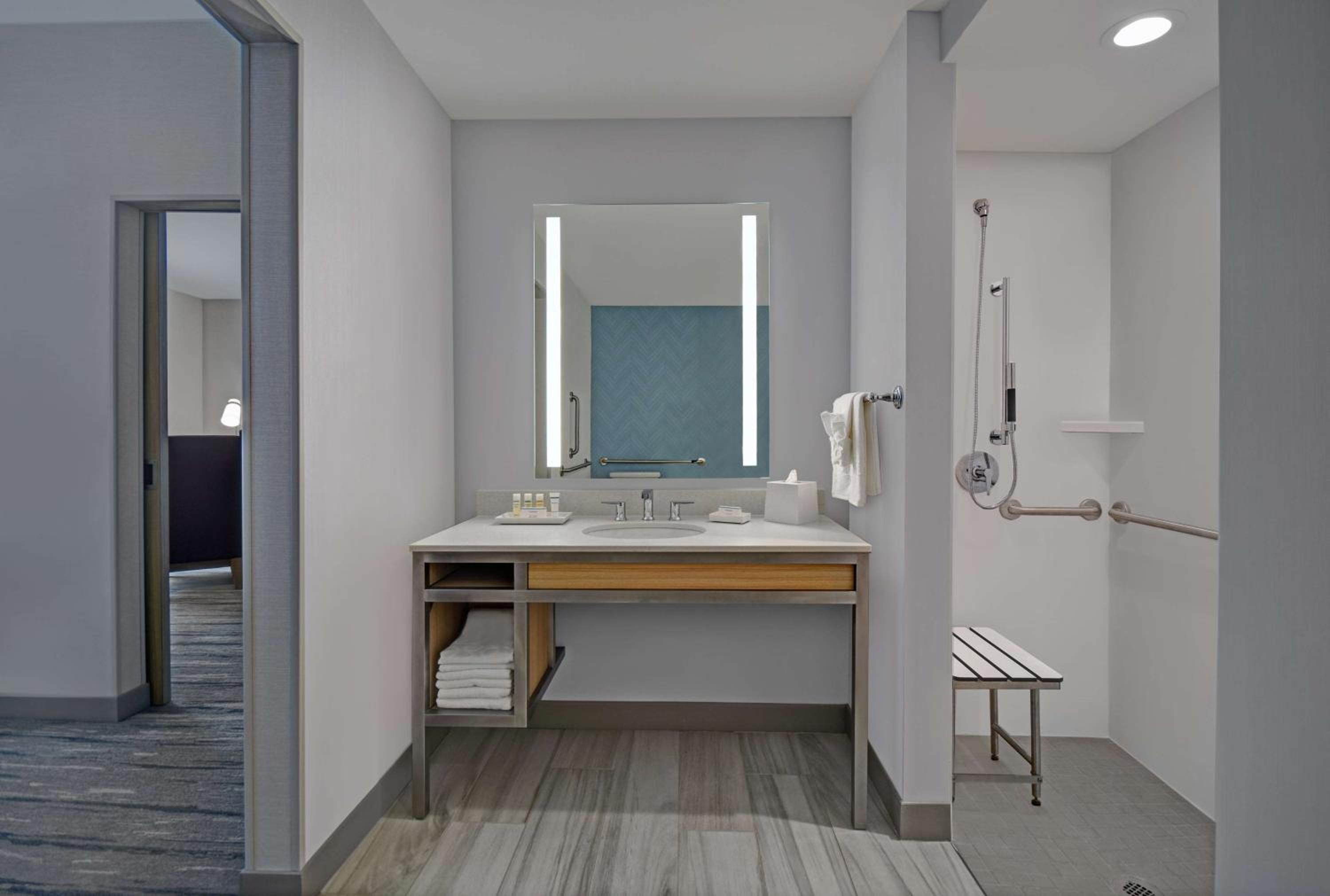 King Room with Mobility Accessible Tub - Photo 8