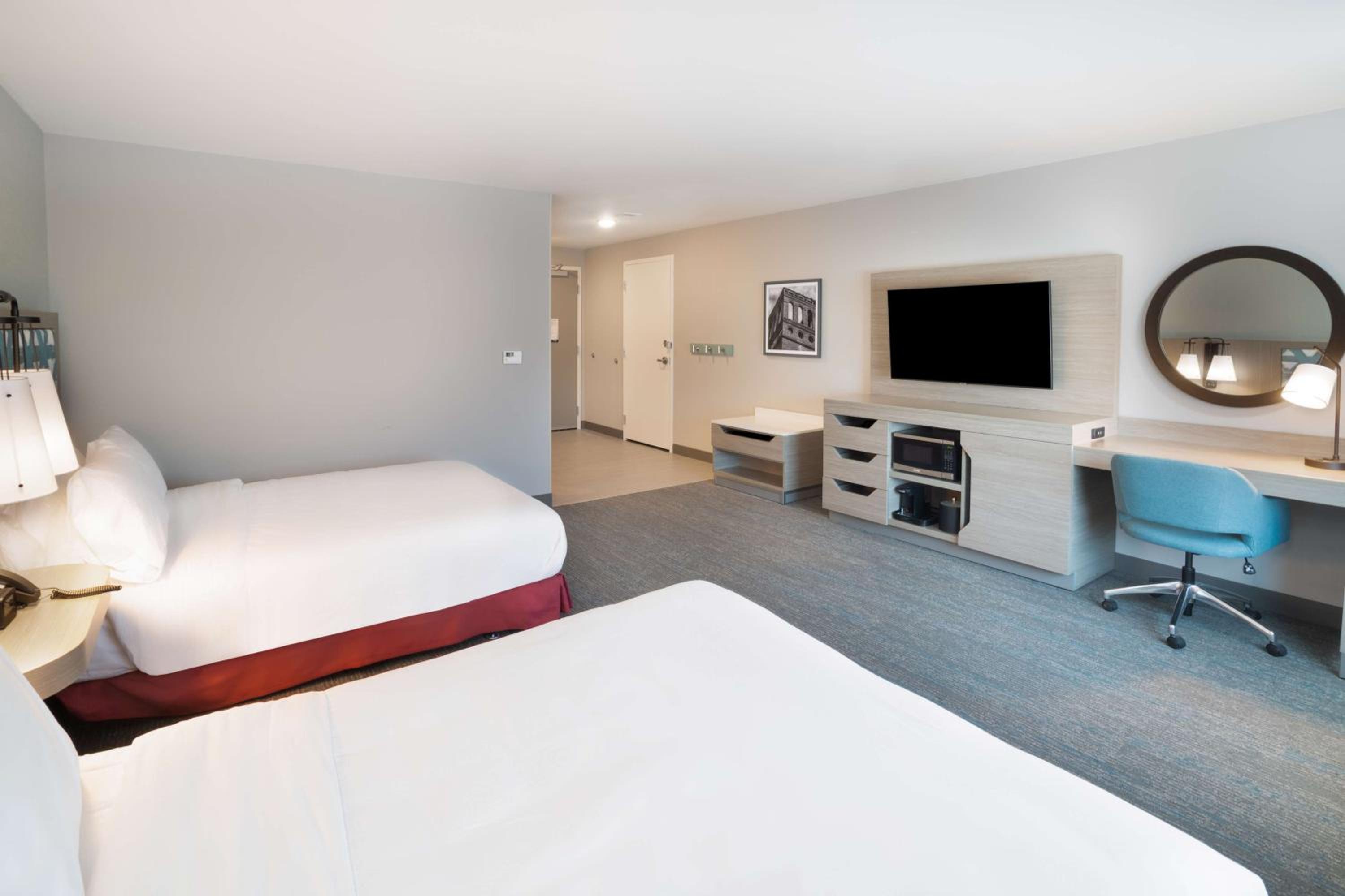 Queen Room with Two Queen Beds - Photo 1