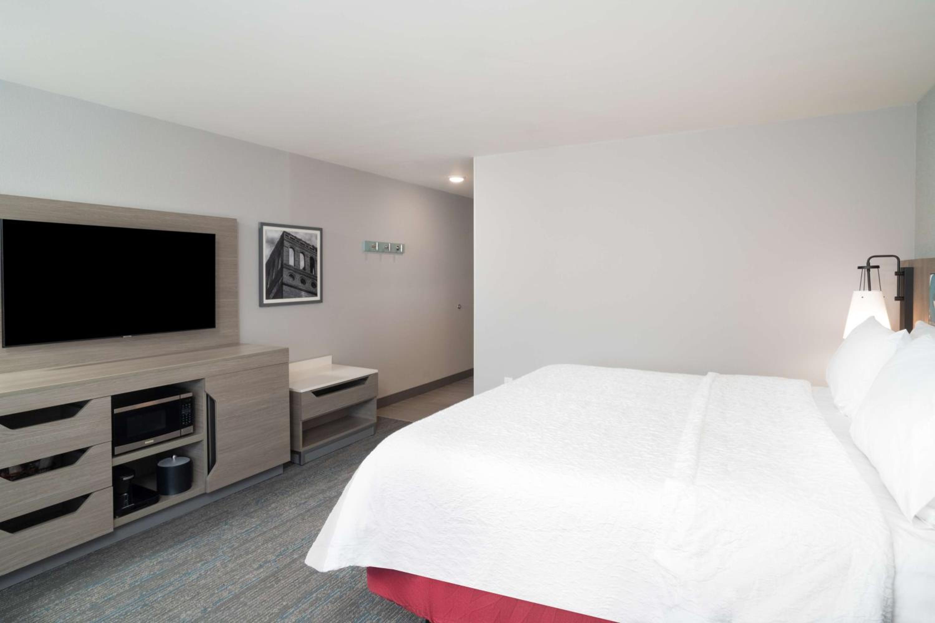 King Room - Hearing Access/Non-Smoking - Photo 2