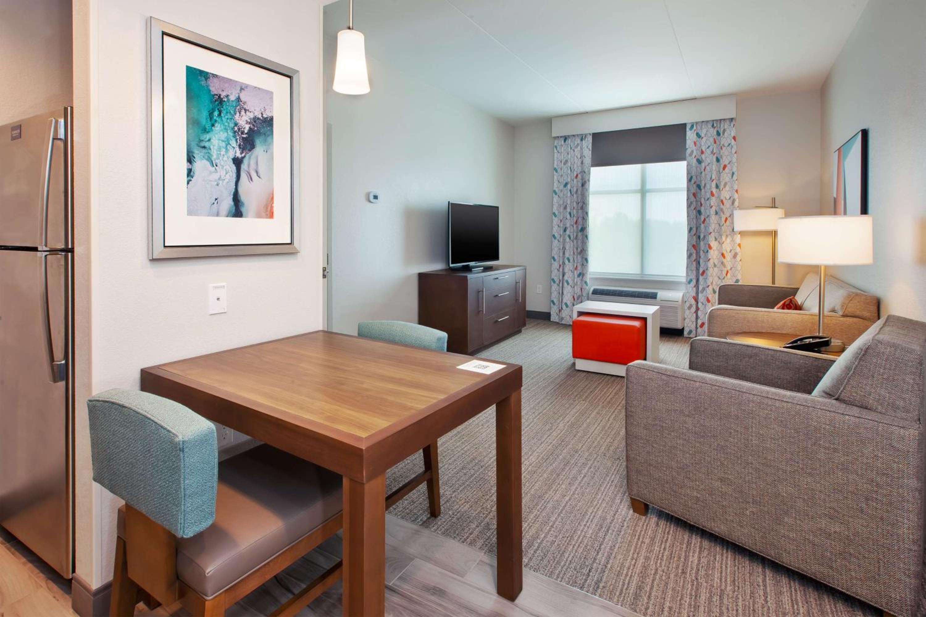 One-Bedroom Queen Suite with Two Queen Beds - Photo 2