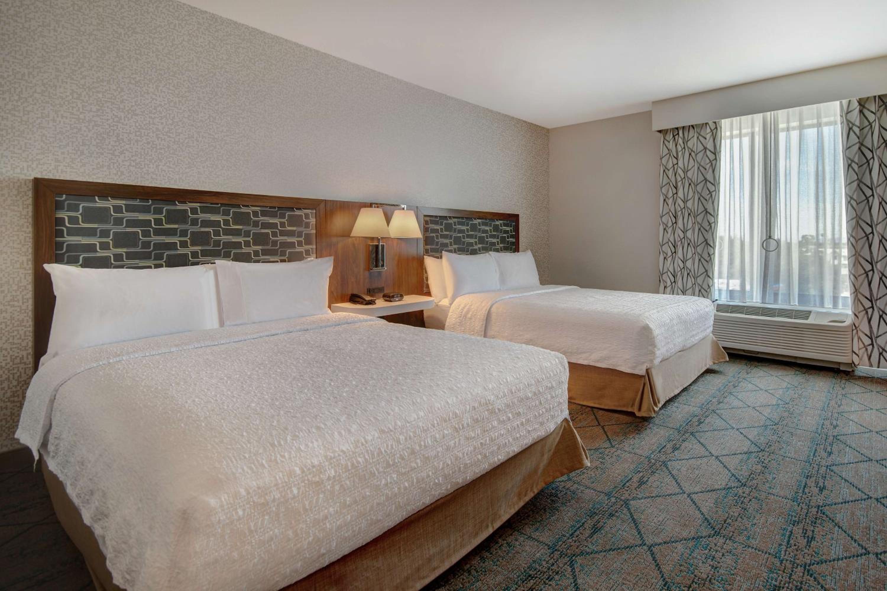 Queen Room with Two Queen Beds - Photo 6