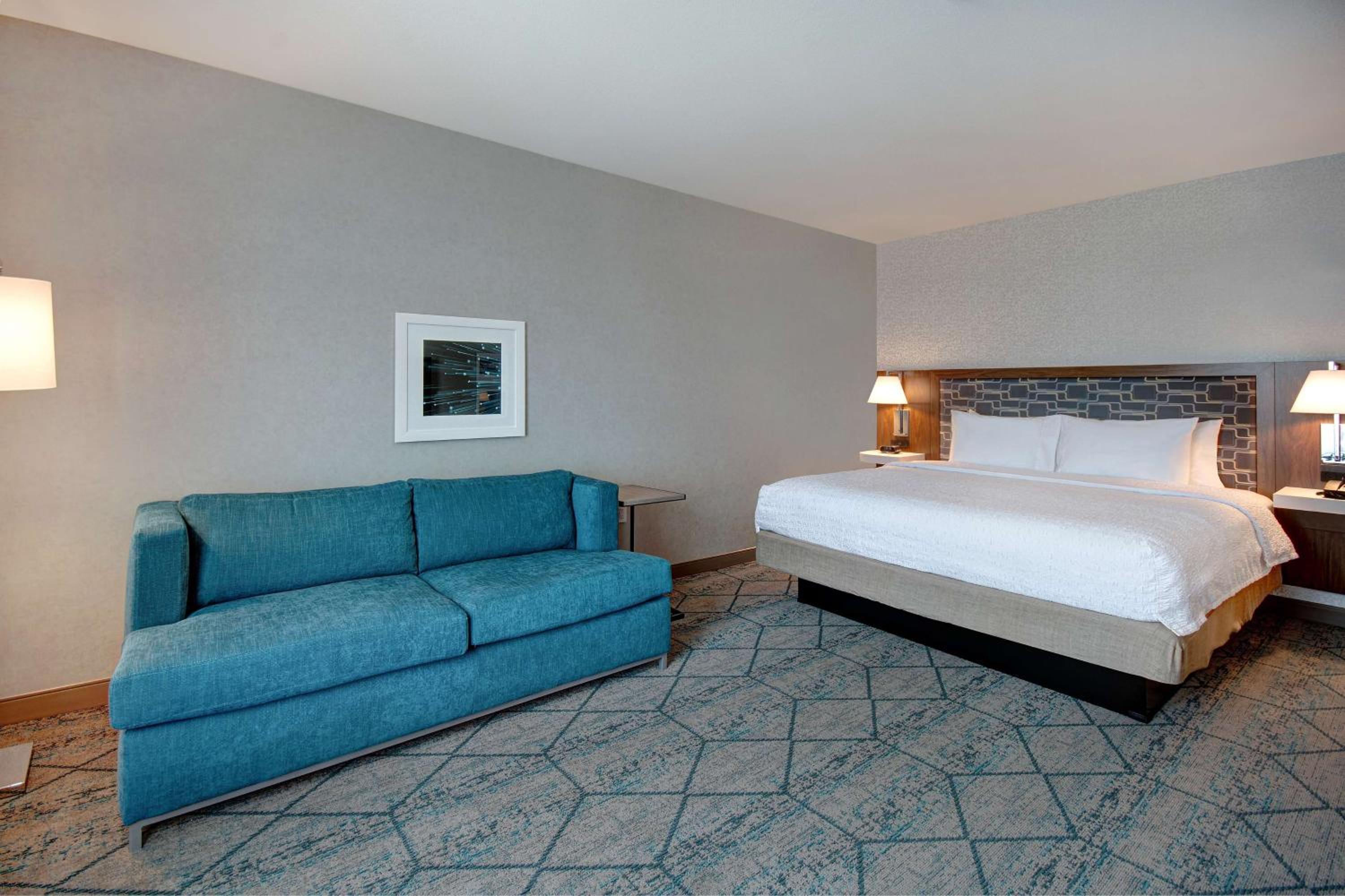King Room with Sofa Bed - Non-Smoking - Photo 5