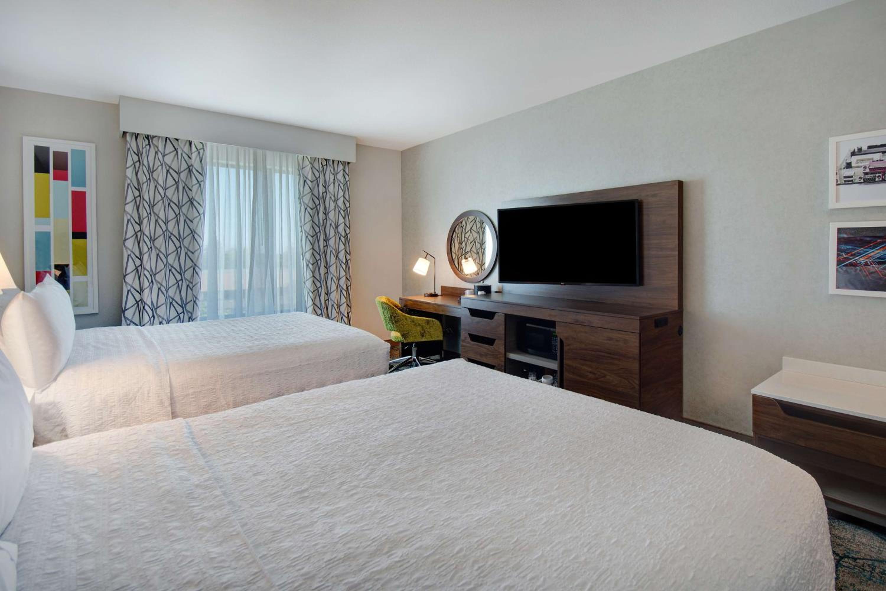 Queen Room with Two Queen Beds - Photo 9