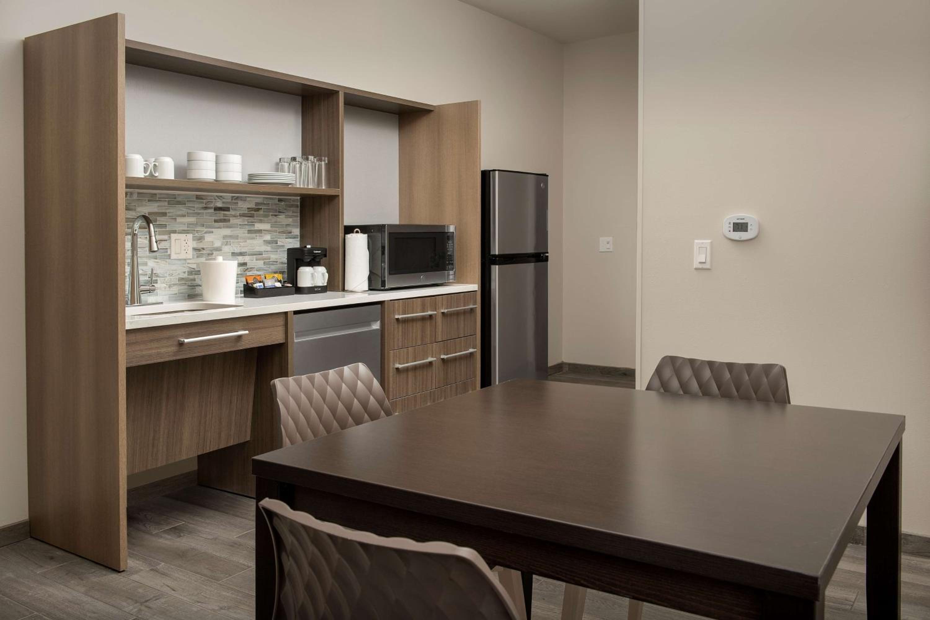 King Suite - Mobility Access/Non-Smoking - Photo 3