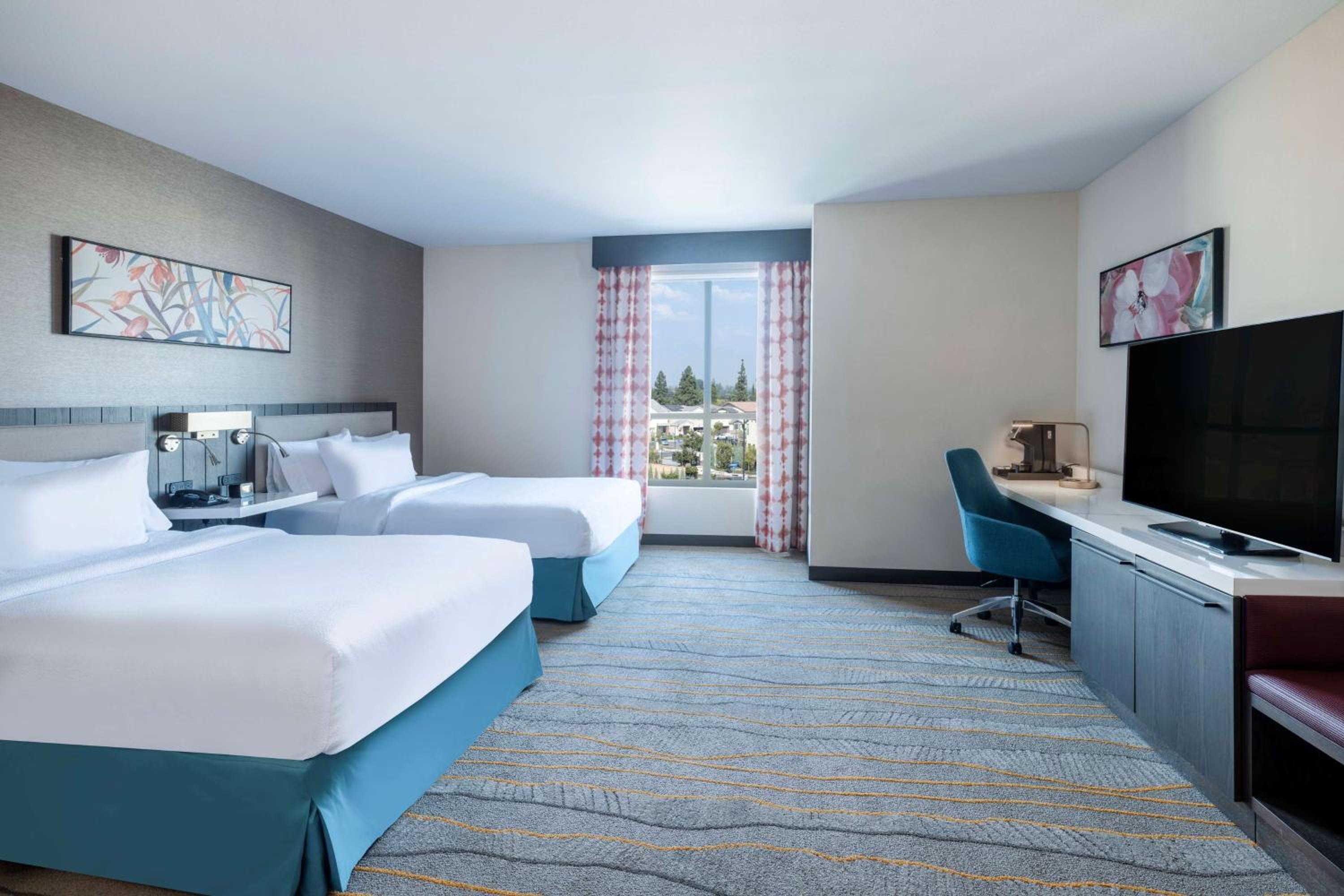 Queen Room with Two Queen Beds - Mobility Access - Photo 4