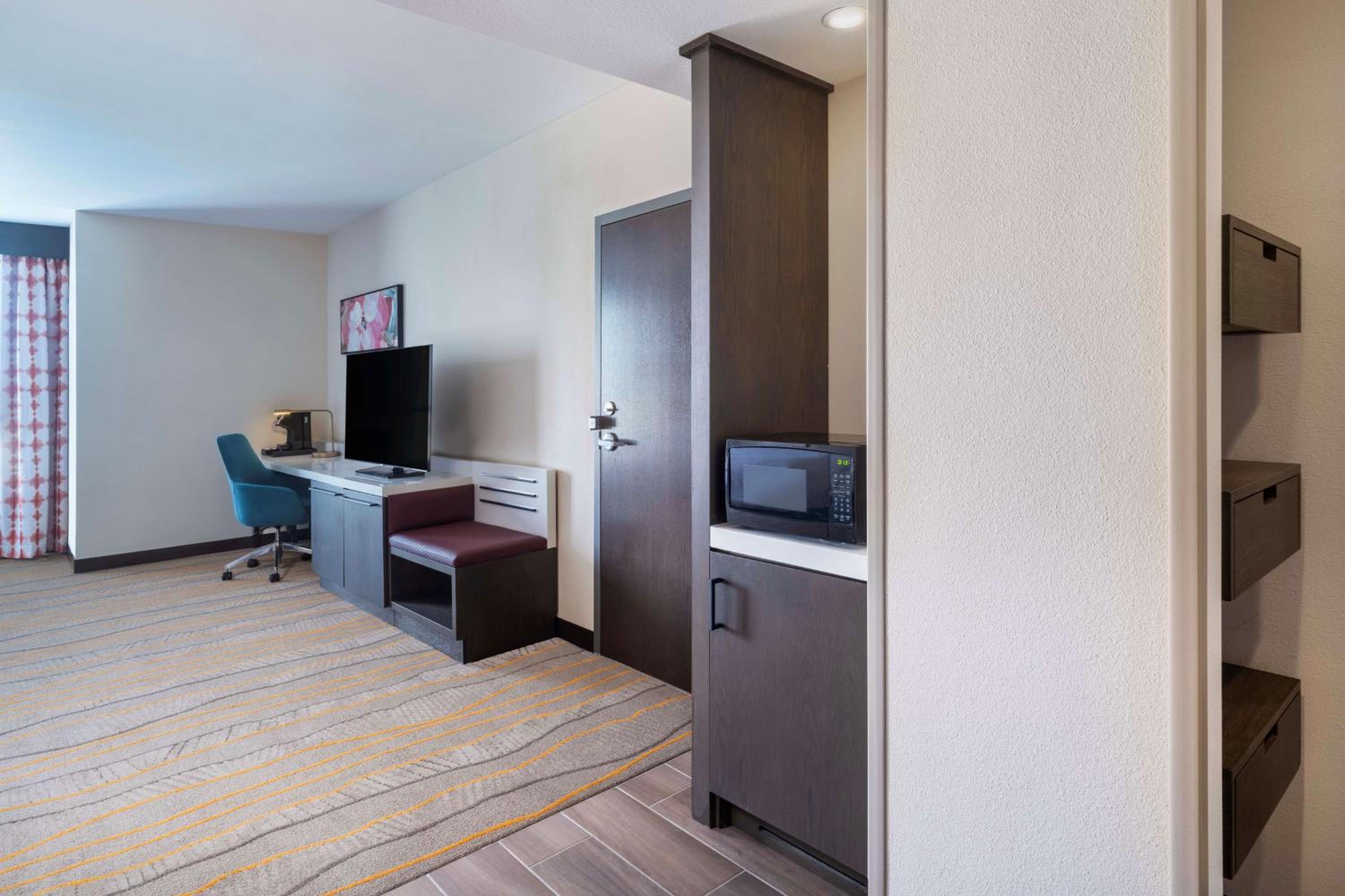Queen Room with Two Queen Beds - Mobility Access - Photo 2