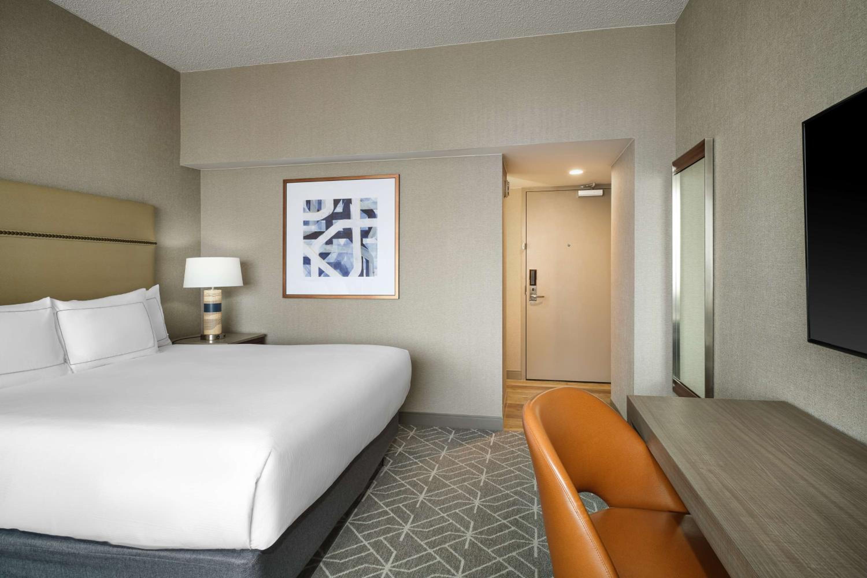 King Room with Sofa Bed - Photo 1