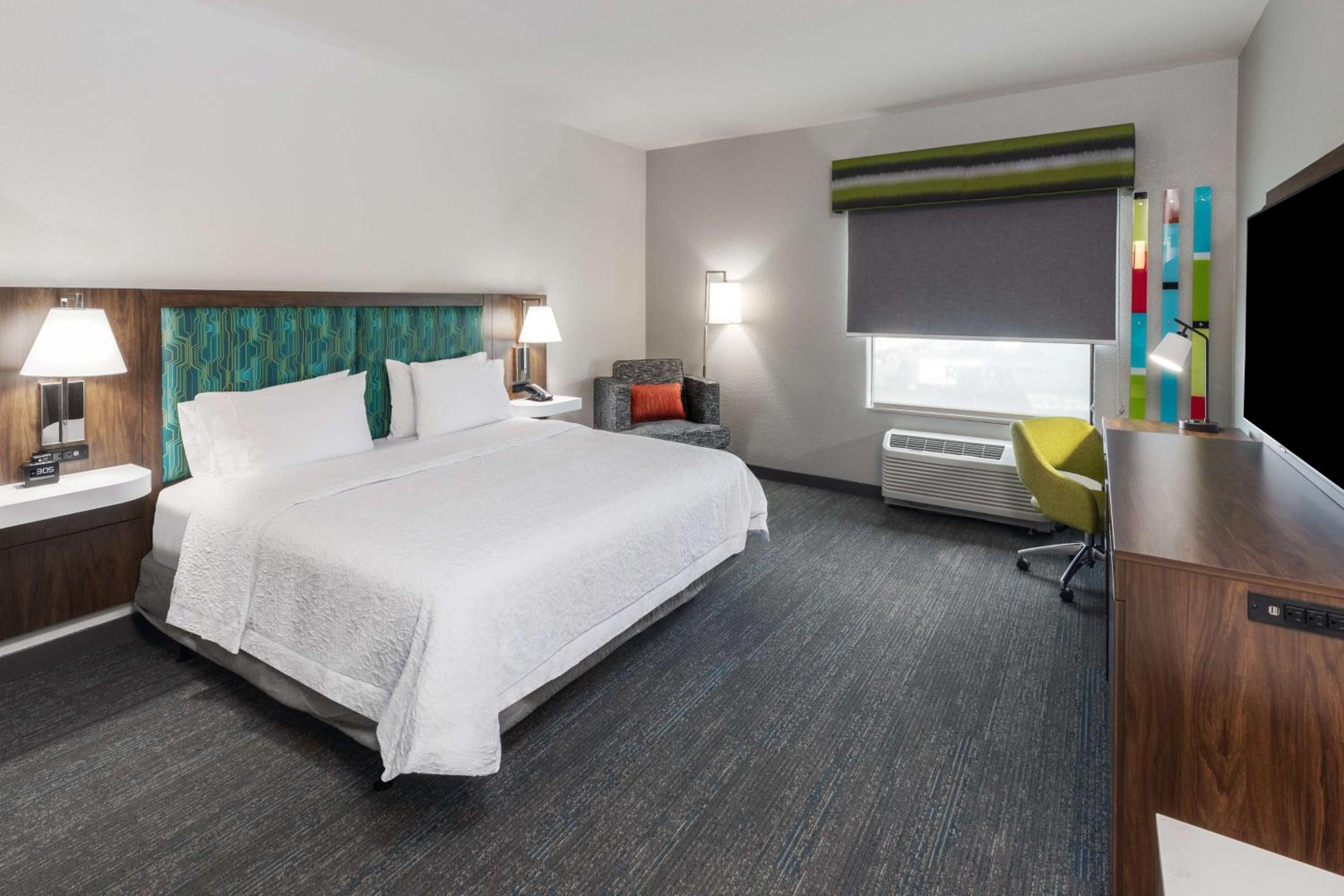 King Room with Accessible Tub - Mobility and Hearing Access/Non-Smoking - Photo 1