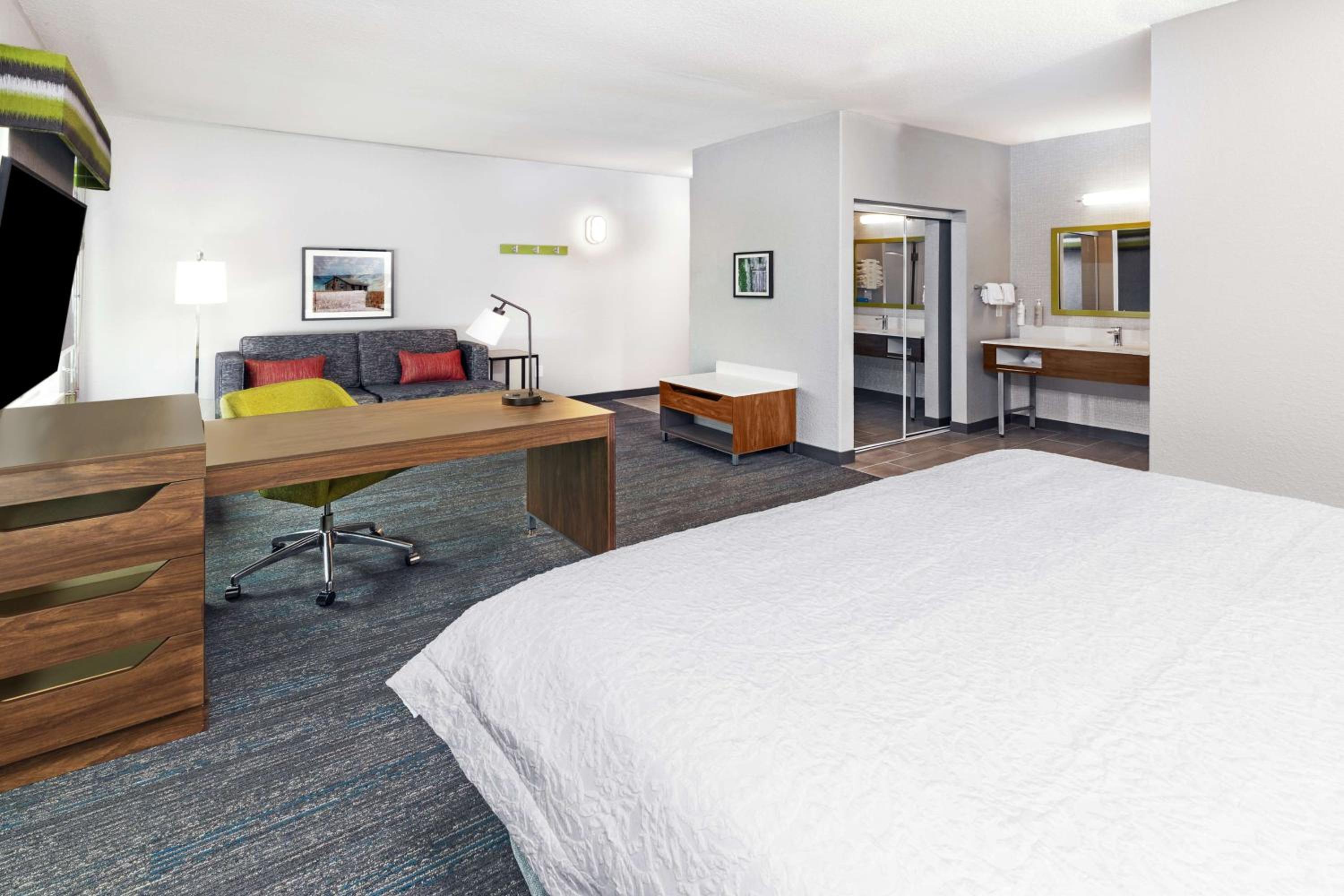 One-Bedroom King Suite - Non-Smoking - Photo 1